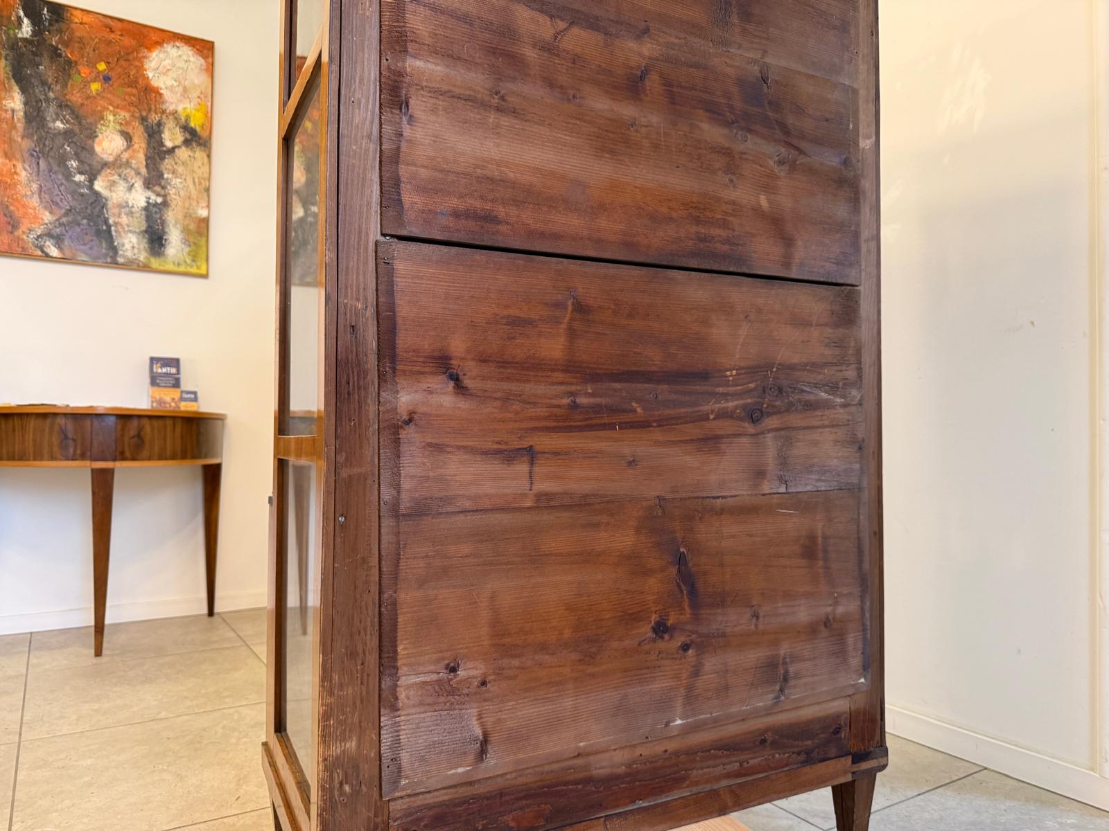 Originale Biedermeier Vitrine Bücherschrank Säulenvitrine Nussholz D1037