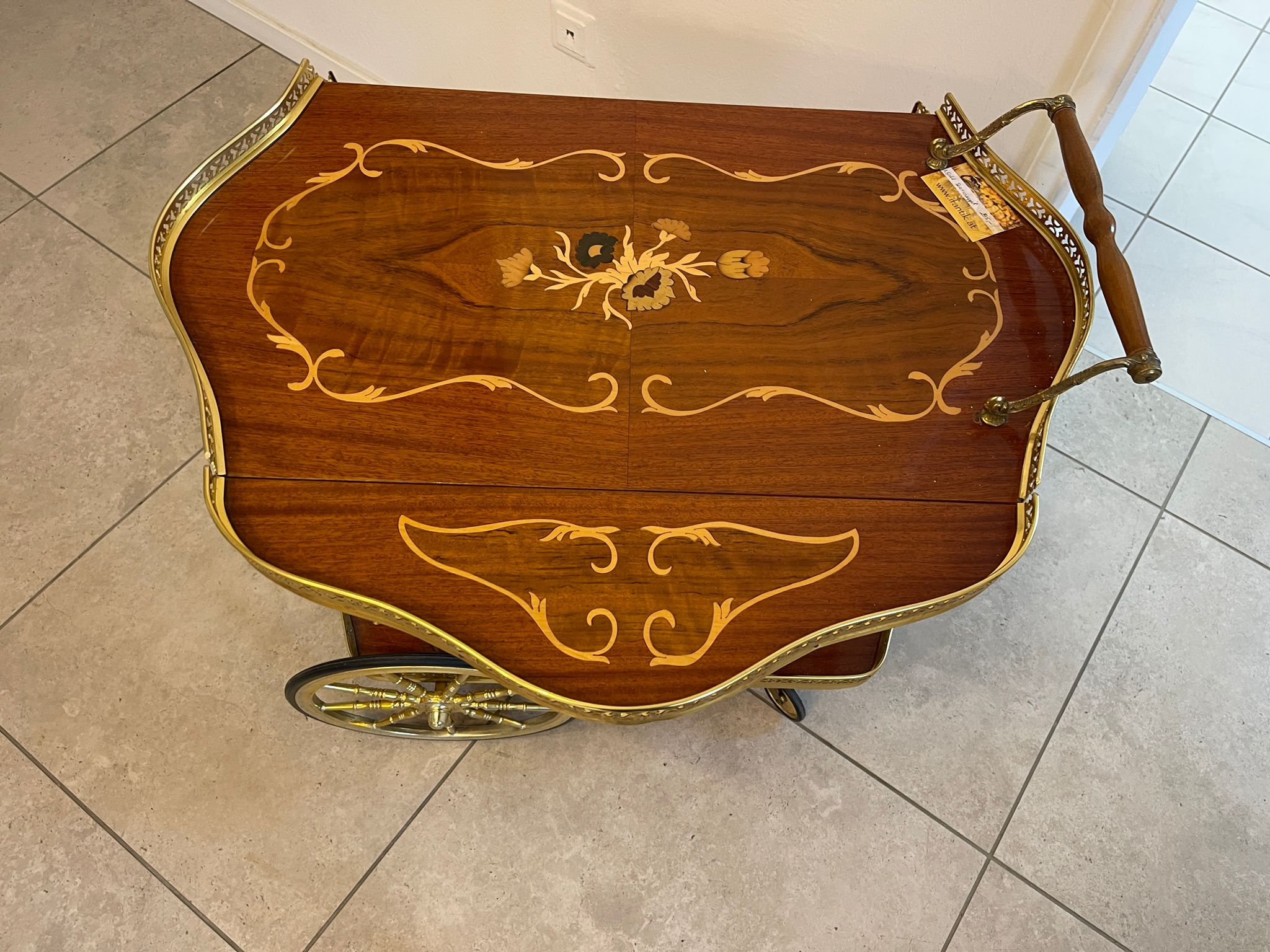 ca25b53d-b6aa-4a16-8c28-a7780a6e4c7d Barockstil Serviertisch Frühstückstisch Intarsien Designertisch A5068