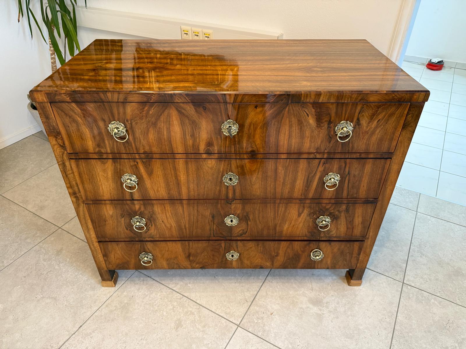 Sale Restaurierte Biedermeier Kommode Nussholz Antiquität 1840 G2048
