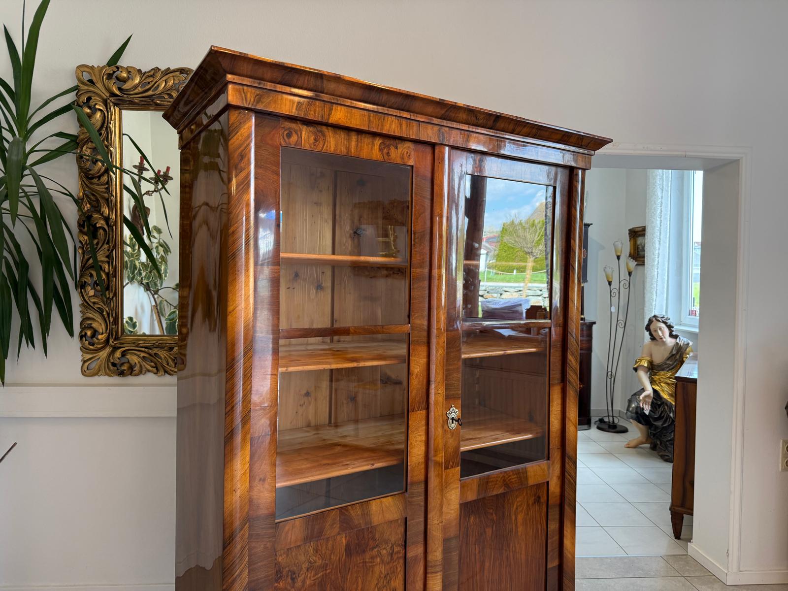 Biedermeier Vitrine Bücherschrank Restauriert Nussbaum Antiquität SALE D2372