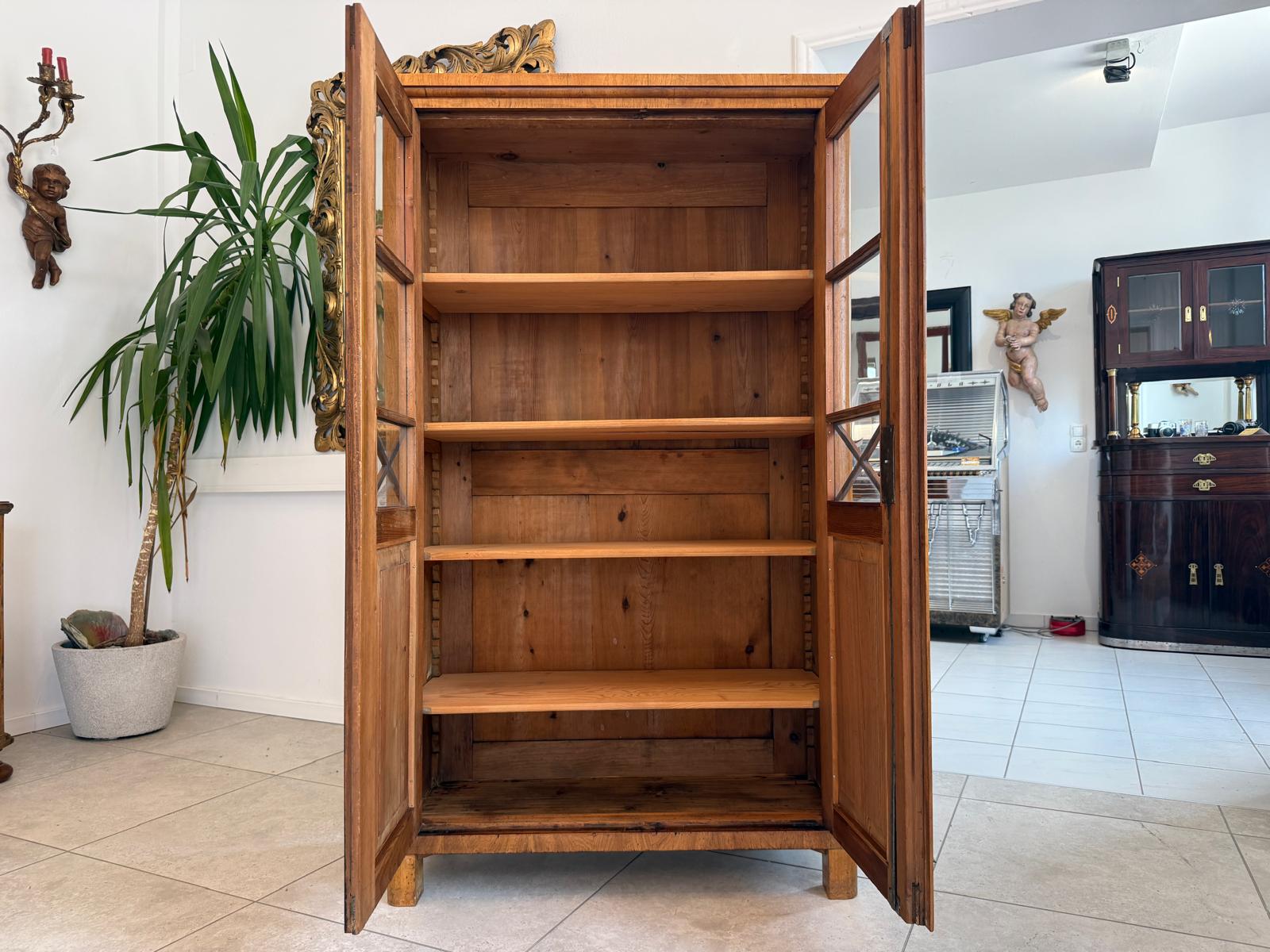 Biedermeier Vitrine Bücherschrank Nussholz Originalstück Antiquität D2655
