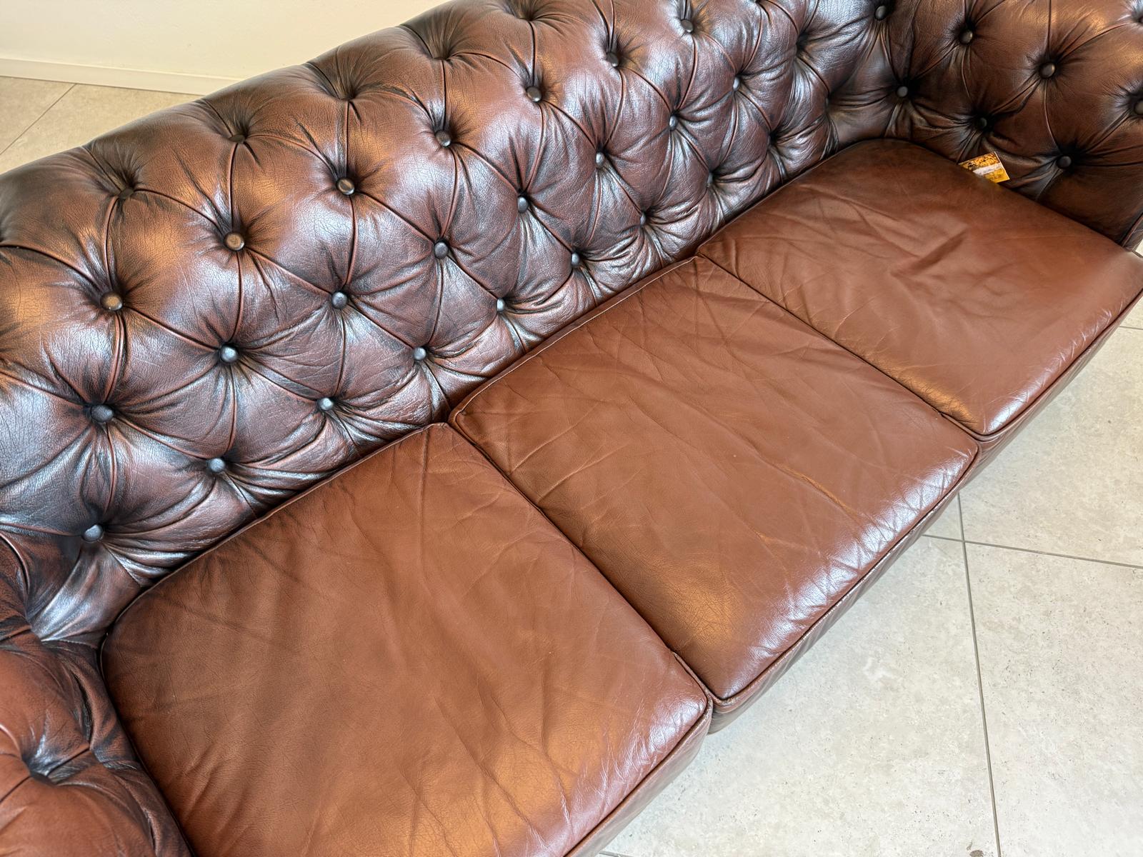 Chesterfield 3er Clubsofa Diwan Couch Antik Braun Kultstück G1832