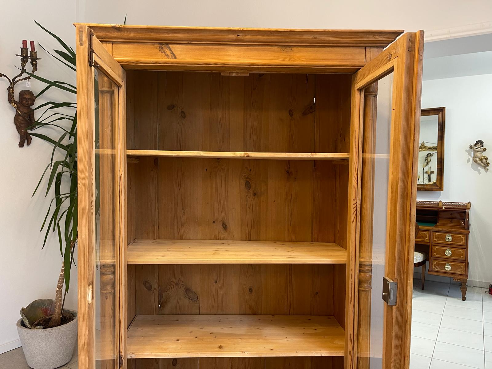 Bäuerliche Vitrine Bauernvitrine Bauernschrank Naturholz Bücherschrank Bauernmöbel G1155