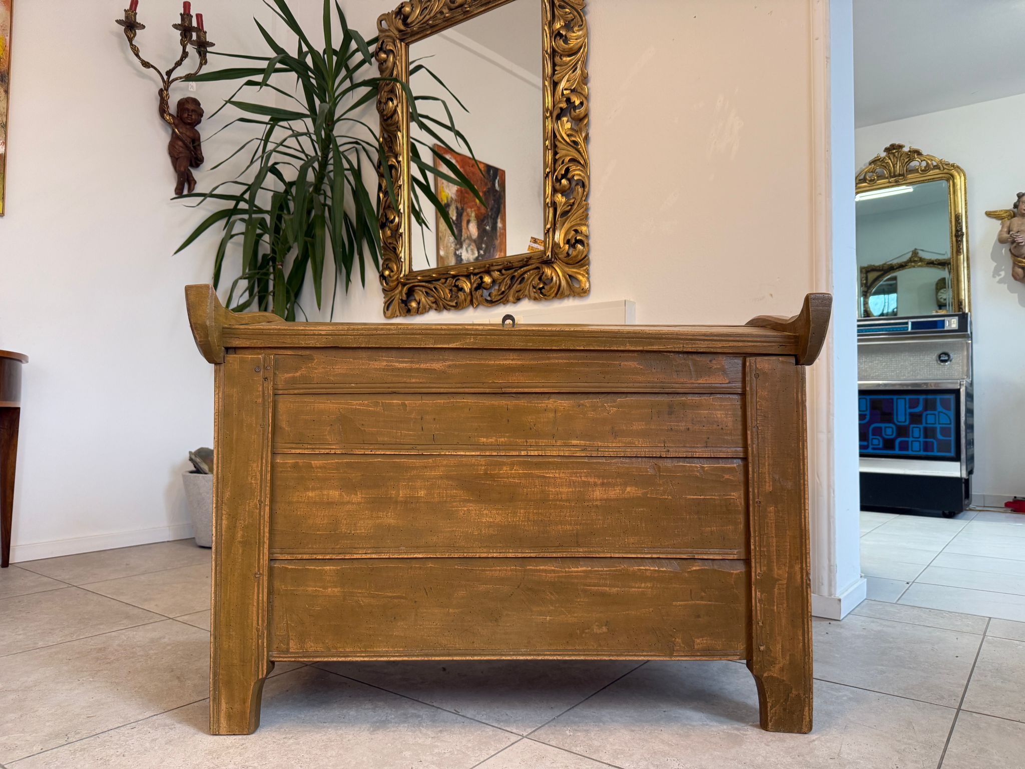 romanische Bauerntruhe Giebeltruhe Holztruhe E2182