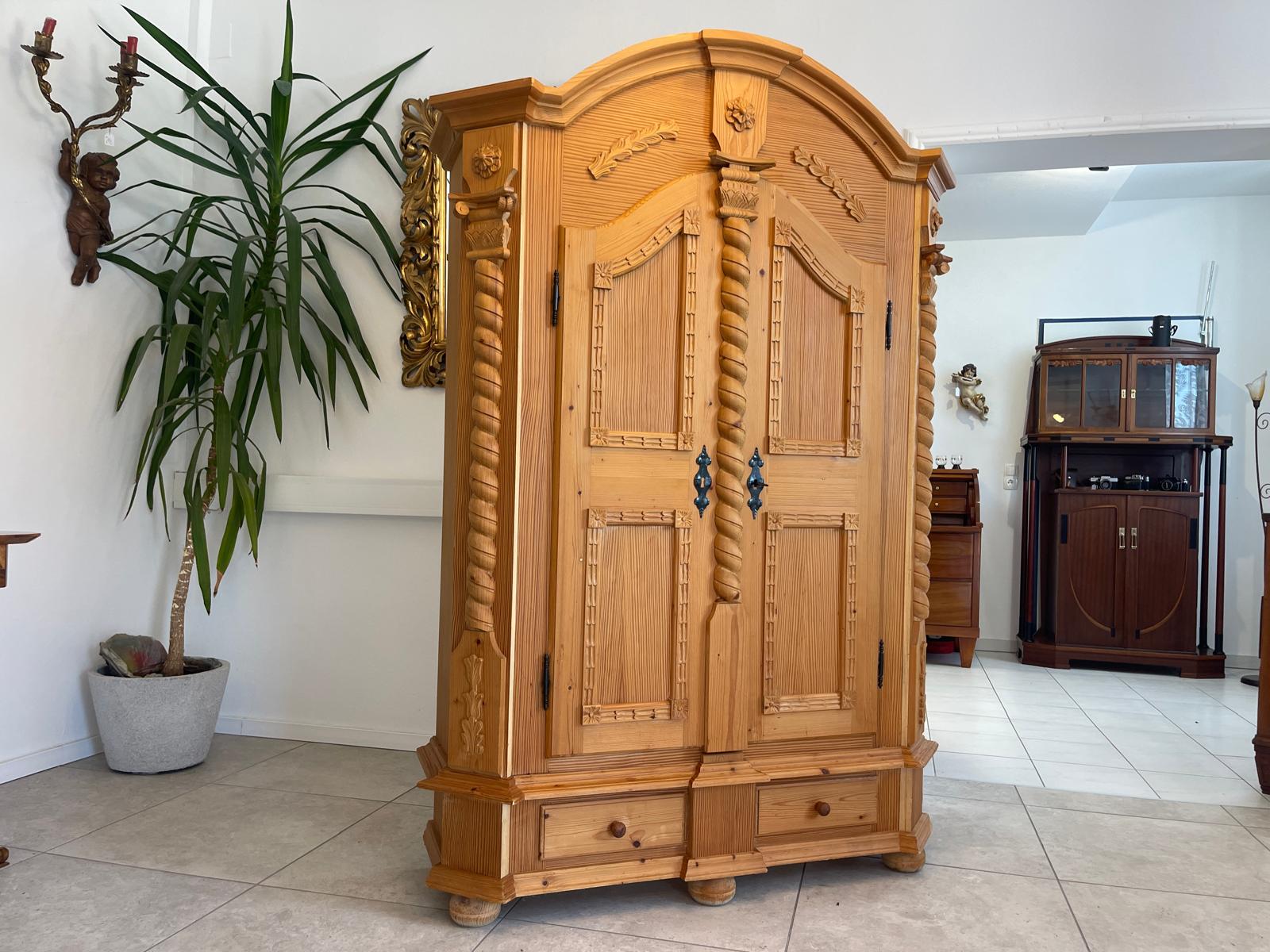 Traum Bauernschrank Landhausschrank Barockstil Kleiderkasten G1706