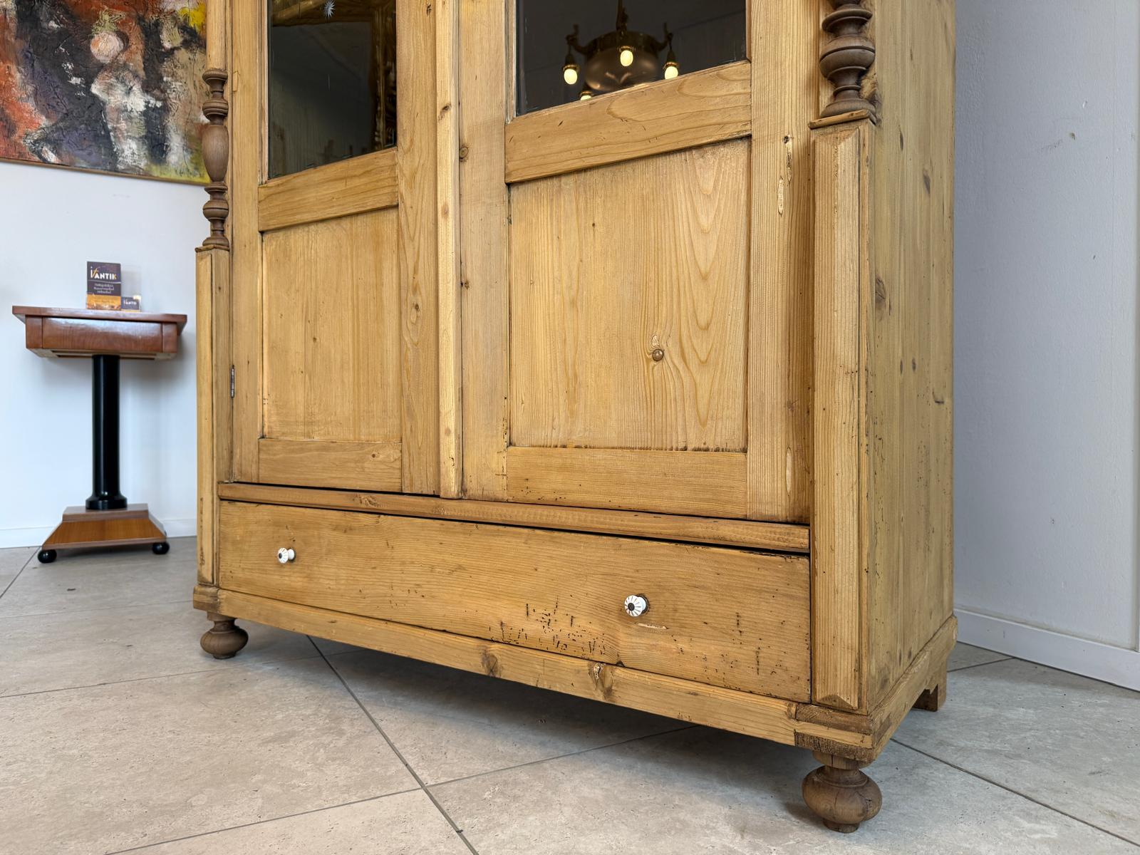 Vitrinenschrank aus der Epoche der Gründerzeit Bücherschrank D2287