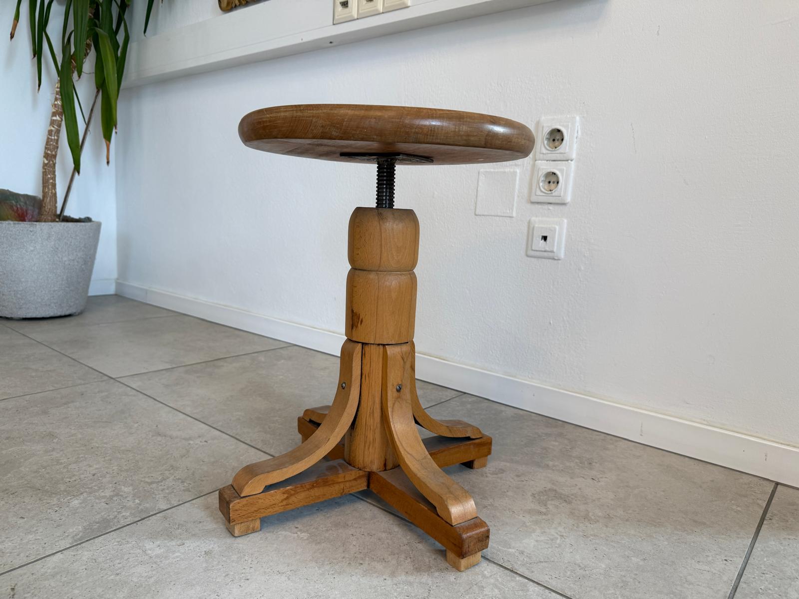 Antiker Jugendstil Hocker aus Holz Metallspindel G2107