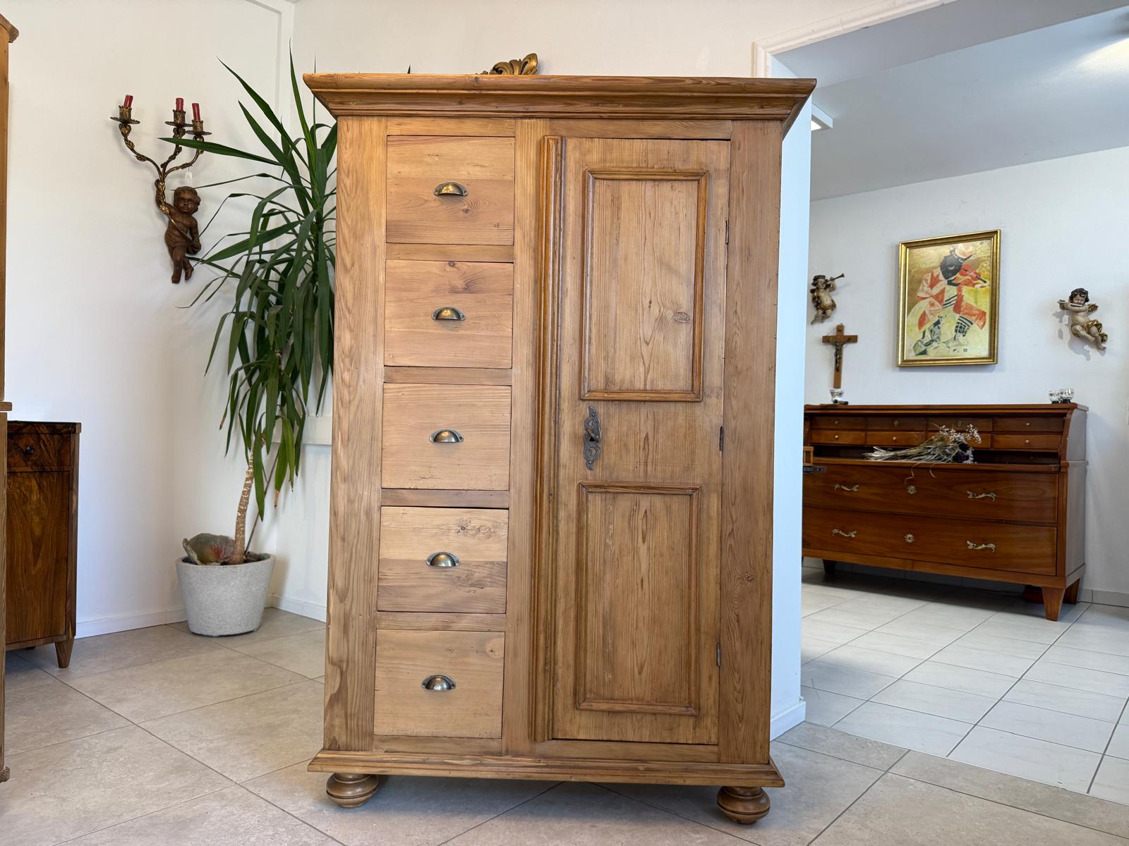 Bäuerlicher uriger Brotschrank Almerschrank Speiskasten Bauernkasten G2009