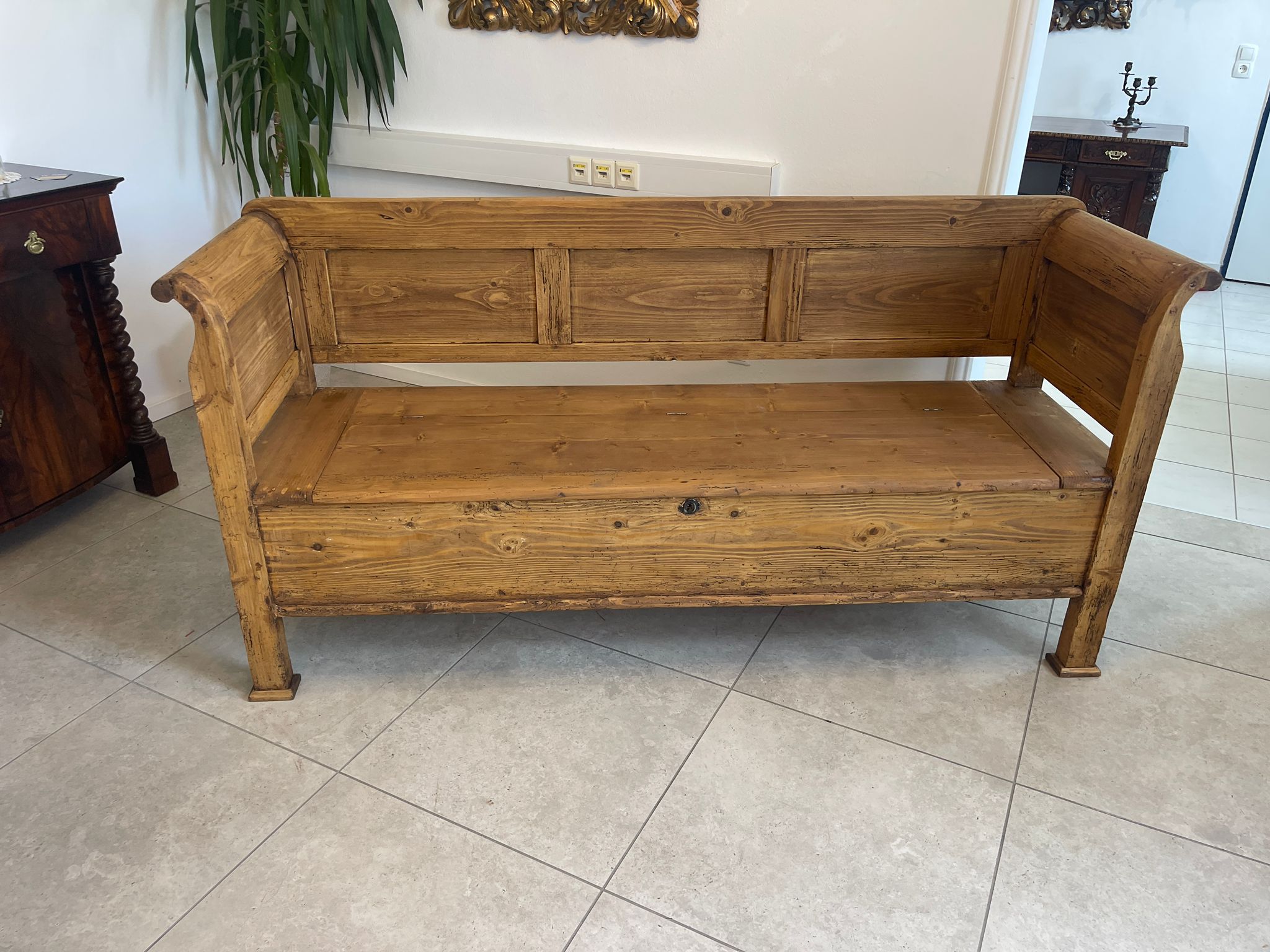 1c8789e5-9516-4779-b090-89f3ee26bcb1-1 Provinzielle ORIGINALE Biedermeier Truhenbank Landhausbank A4863