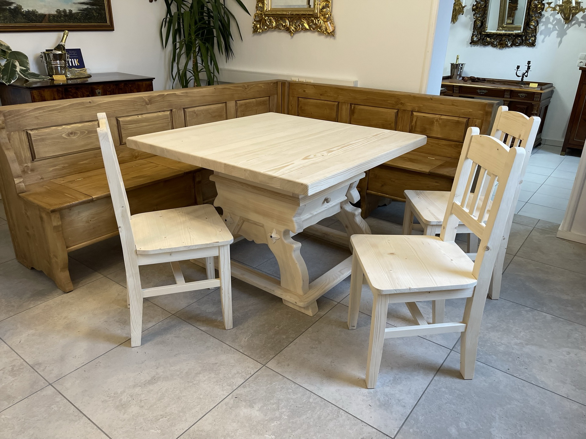 bauernmobel_27 Landhausstil Eckbankgruppe aus Holz mit Jogltisch und 2 Sesseln - Bauernmöbel B1053