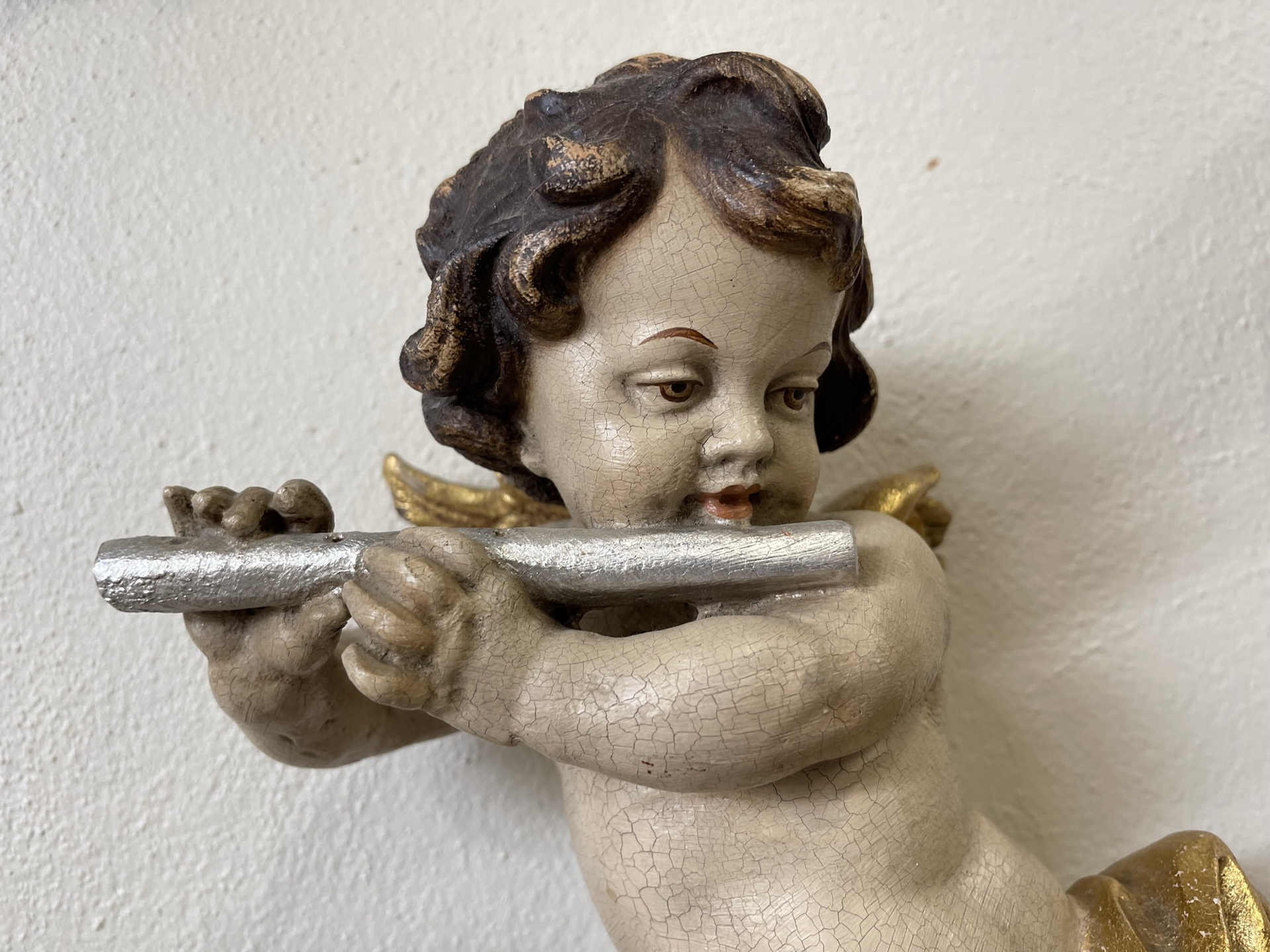 Madonna-Engel_04 hübsche Engelsfigur Putto Holzfigur Holzschnitzerei i1704