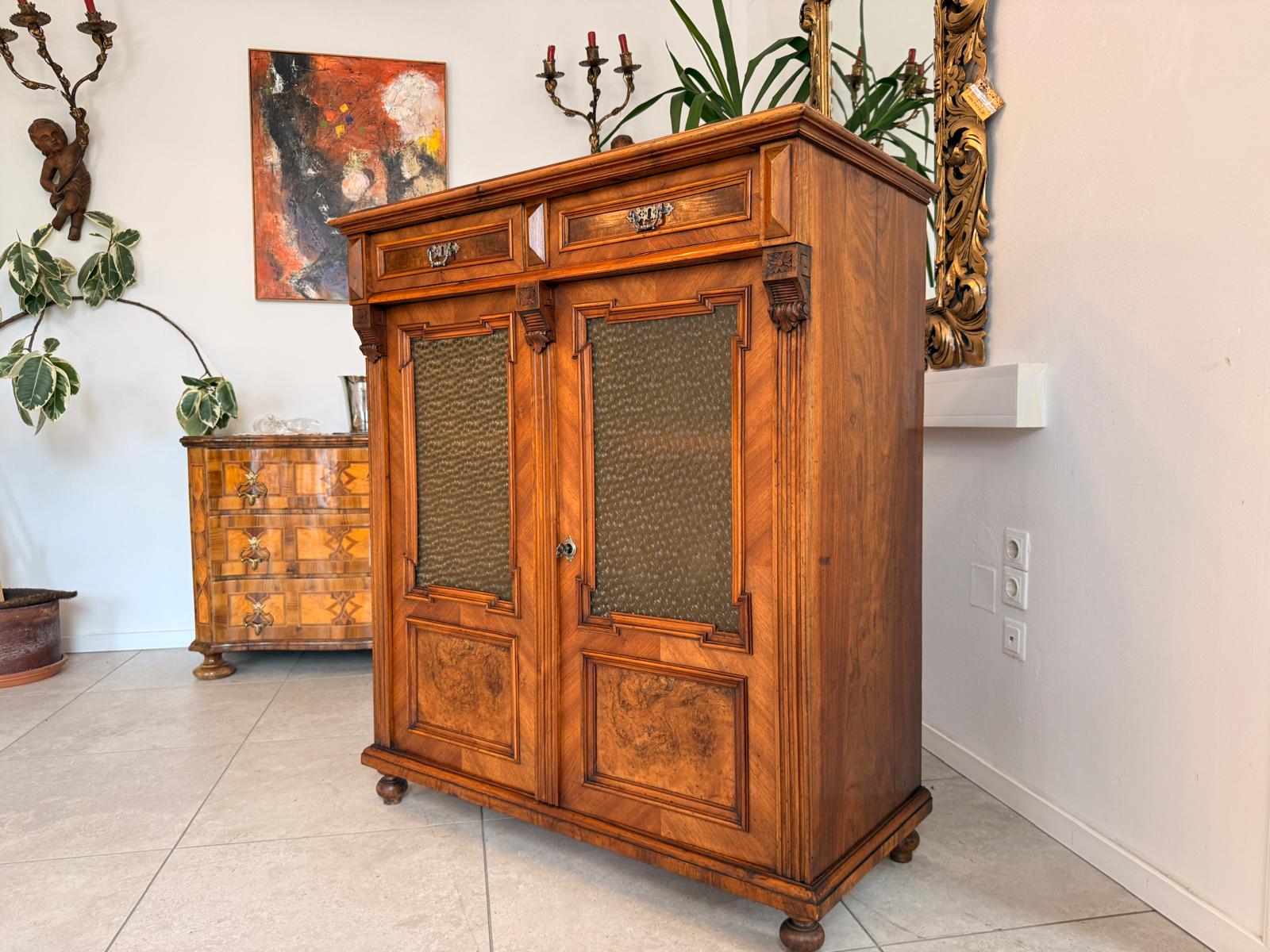 Gründerzeit Vertiko Halbschrank Anrichte Nussholz Antiquität D2661