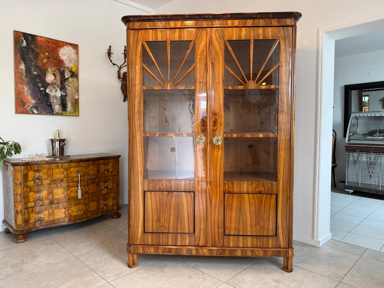 Sale Biedermeier Vitrine Sonnenvitrine Bibliotheksschrank Nussholz D2677