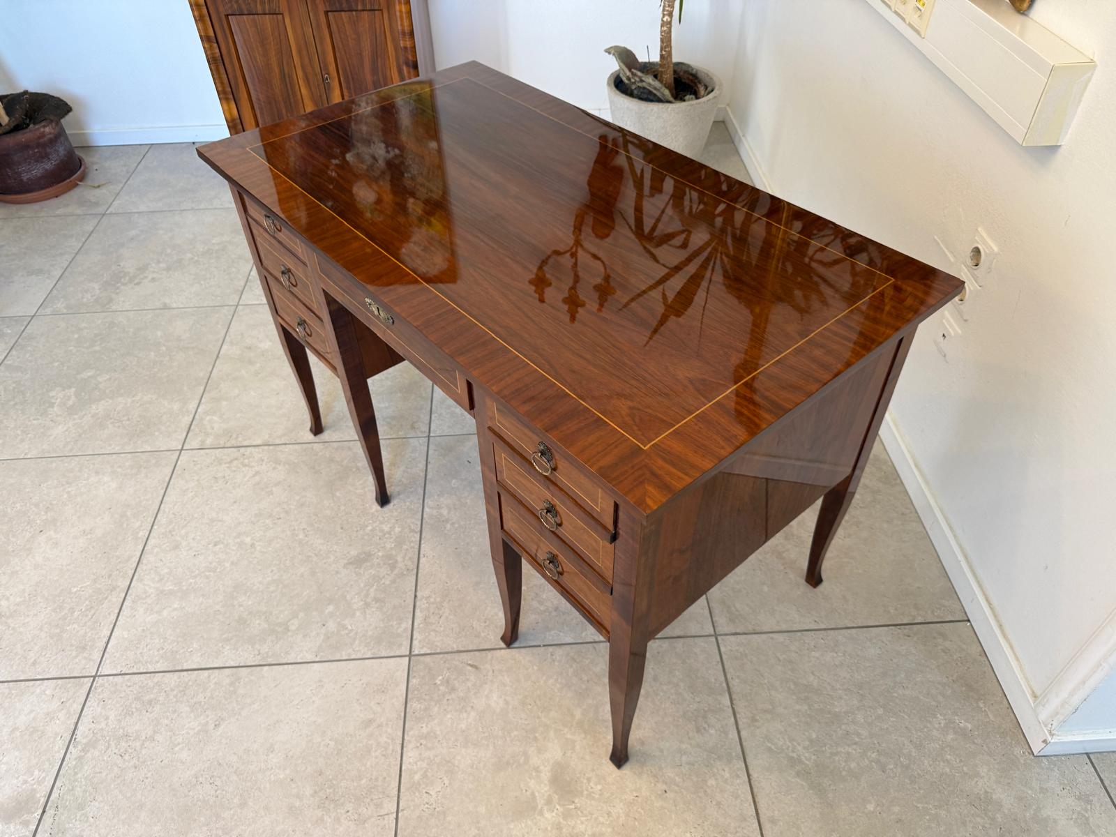 Schreibtisch Biedermeier Stil Sekretär aus Nussholz Furnier D2914