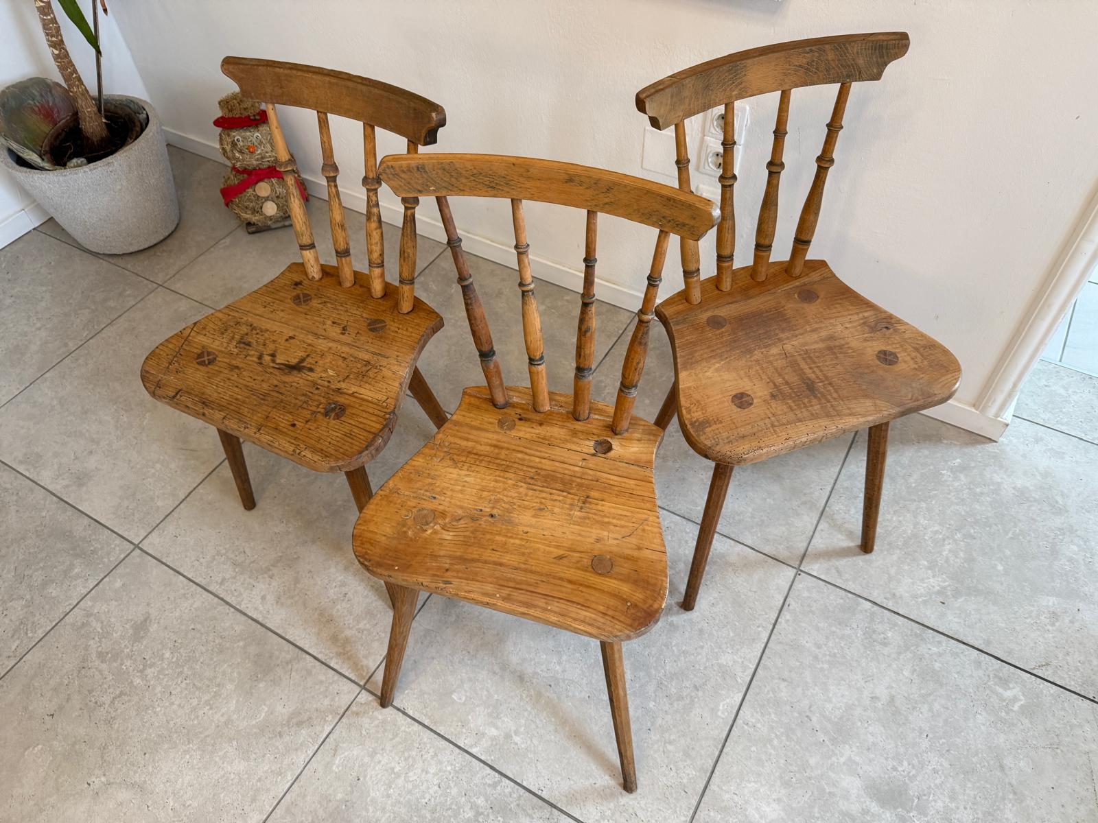 3 alte Bauernsessel Sprossenstühle Stuhl Landhaussessel G2339