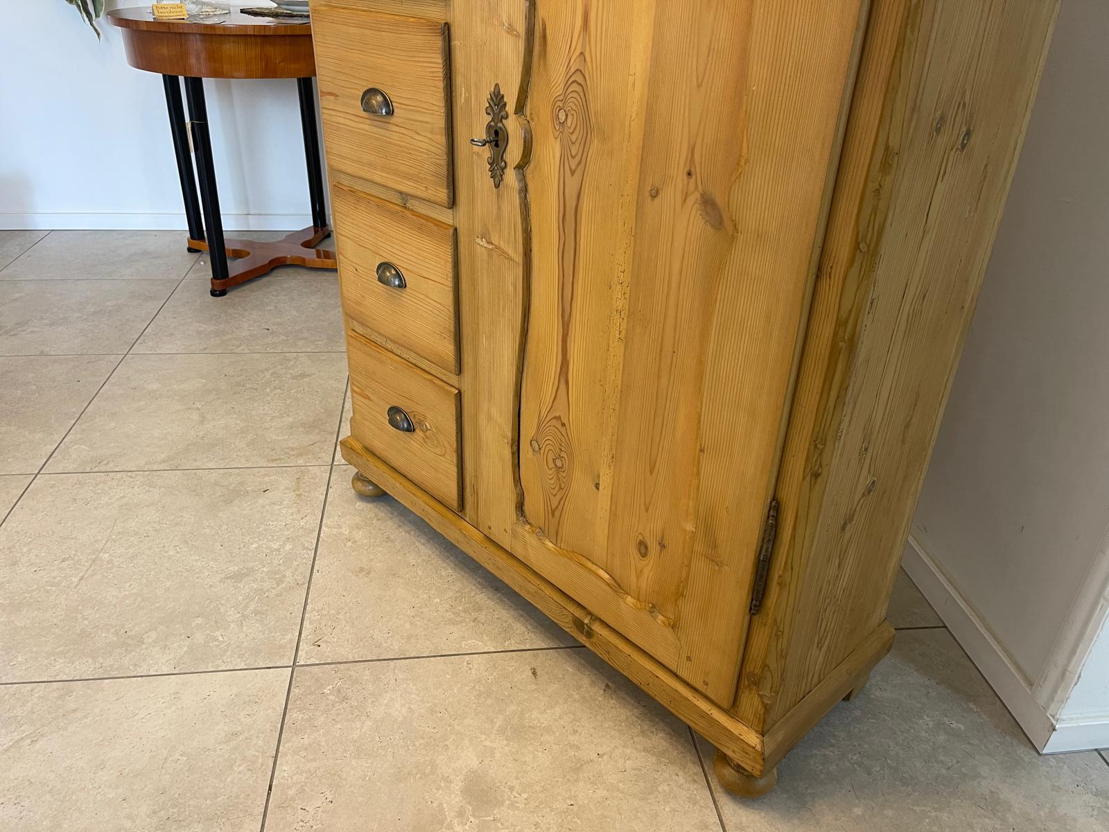 Bäuerlicher uriger Brotschrank Almerschrank Speiskasten Bauernkasten G1247