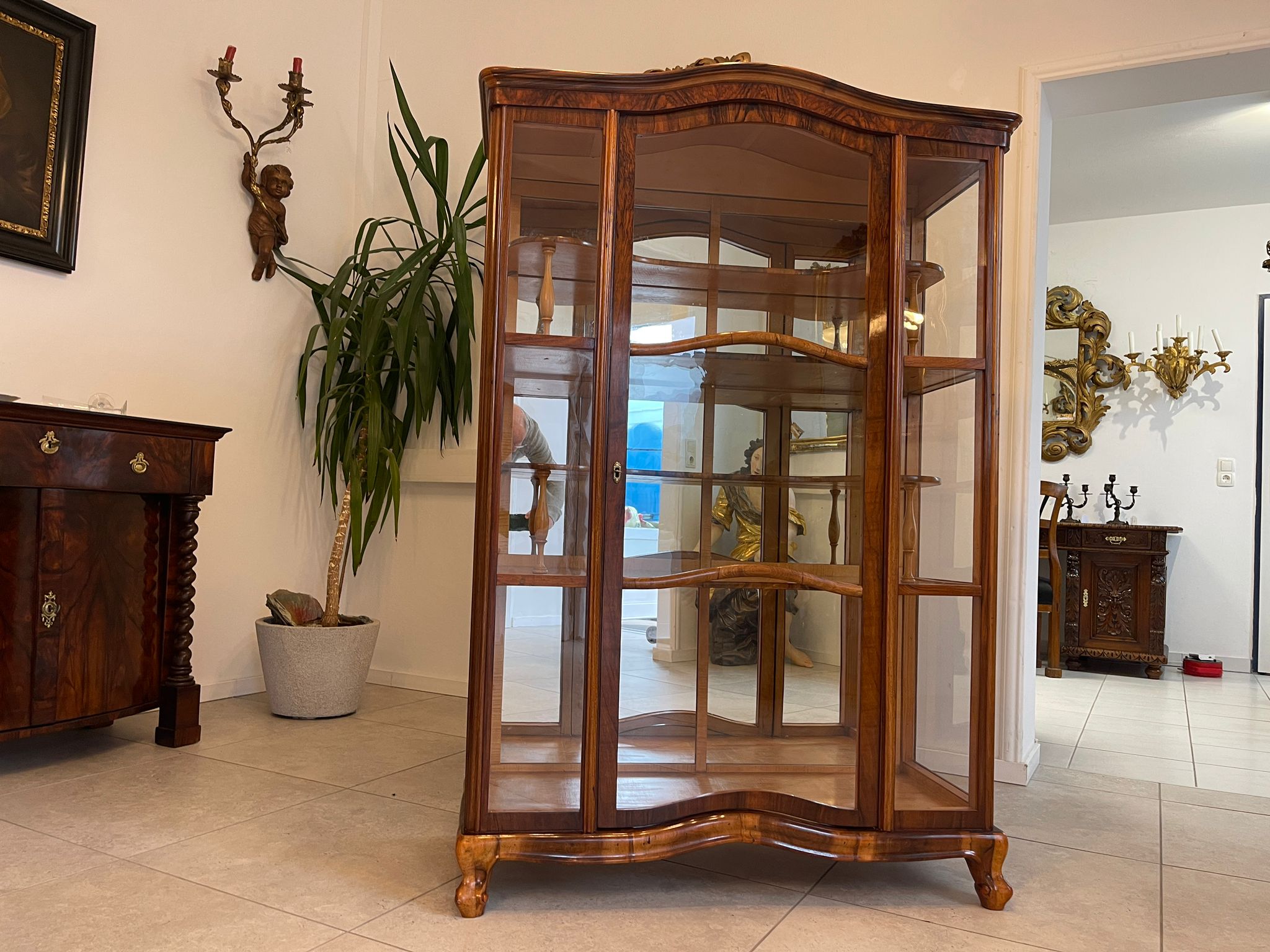763ed6b6-3e5b-4f4d-b526-882efccc6acb-1 Biedermeier Vitrine Bücherschrank Nussholz A4949