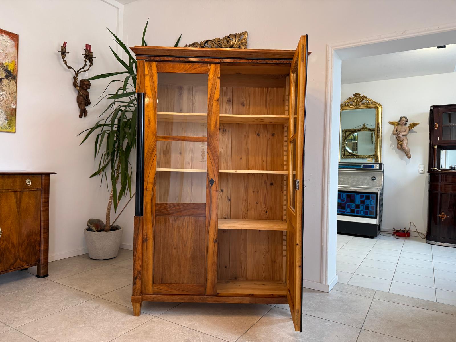 Biedermeier Vitrine Bücherschrank Restauriert Nussbaum Antiquität SALE D2294
