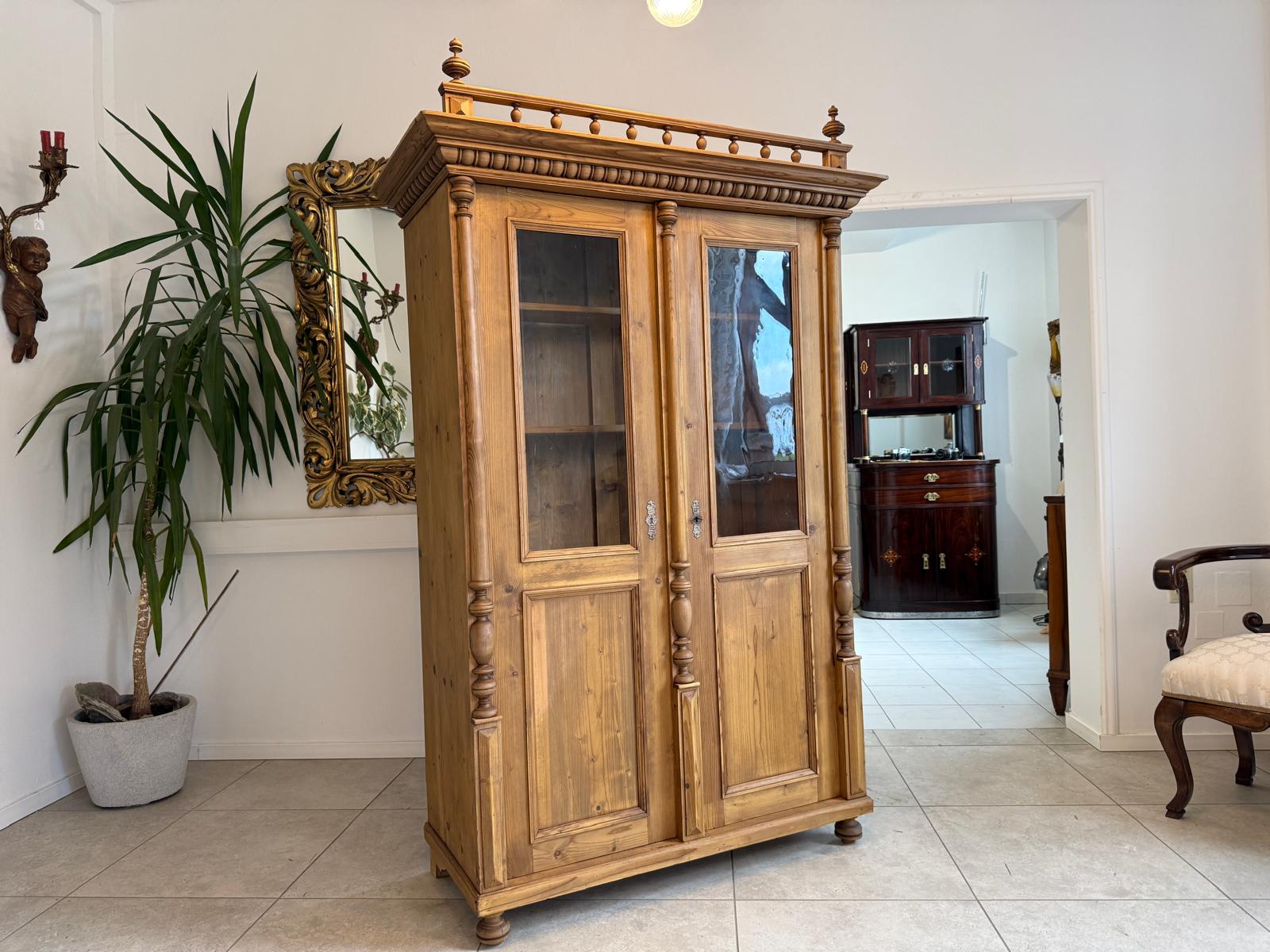 Vitrinenschrank aus der Epoche der Gründerzeit Bücherschrank D2285