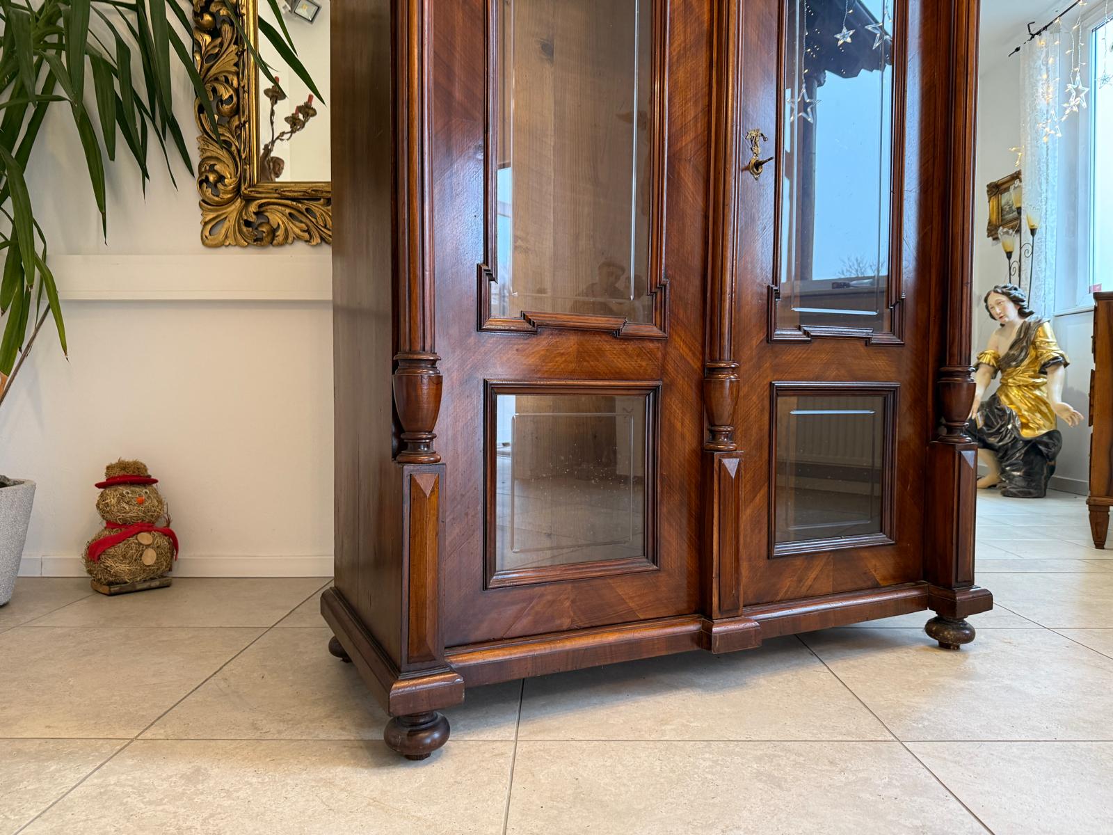 Gründerzeit Vitrinenschrank Bücherschrank Nussholz Furniert G2395