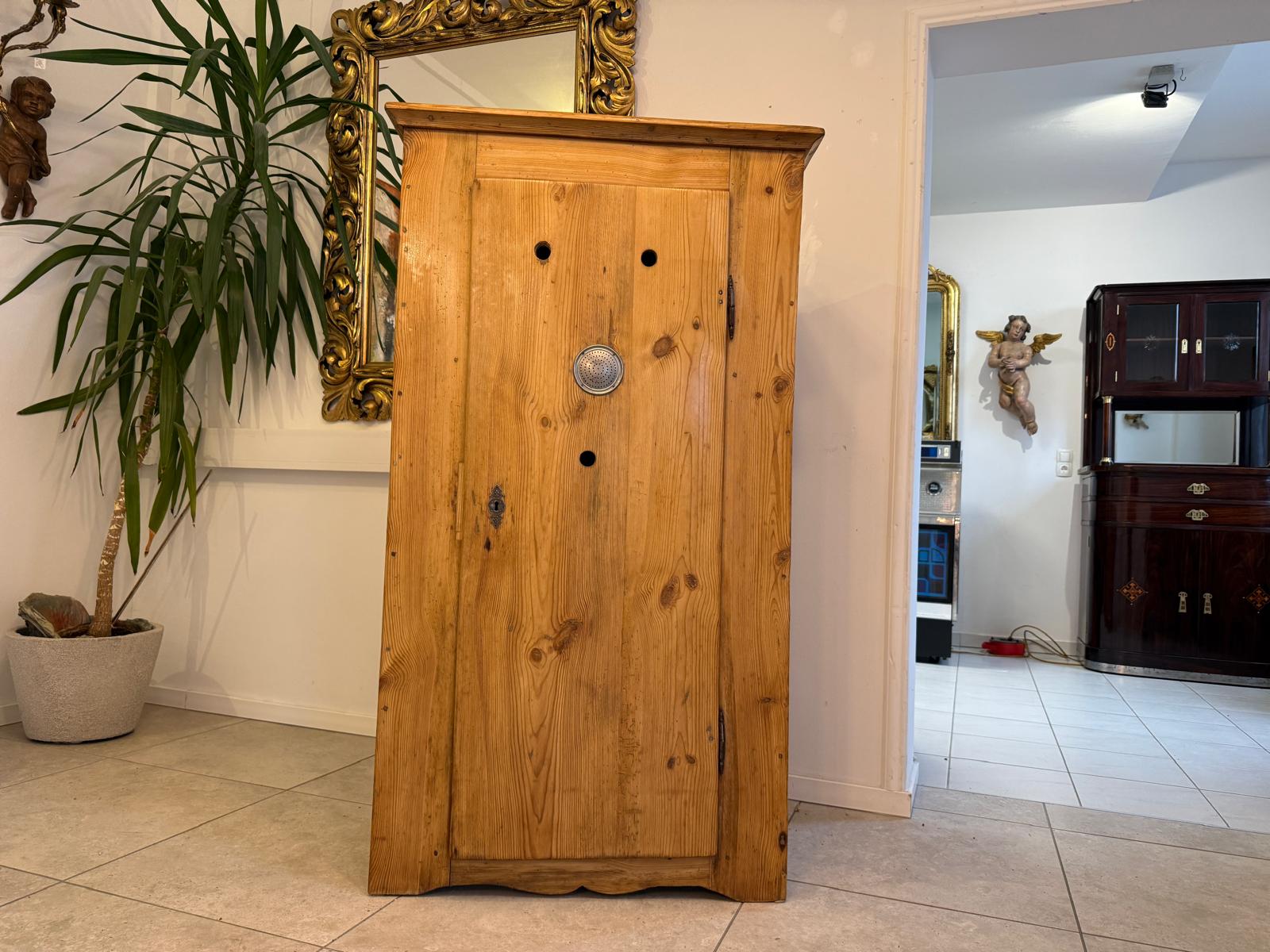 Uriger Brotschrank Biedermeier Almerschrank Vorratsschrank Bauernkasten D1052-1