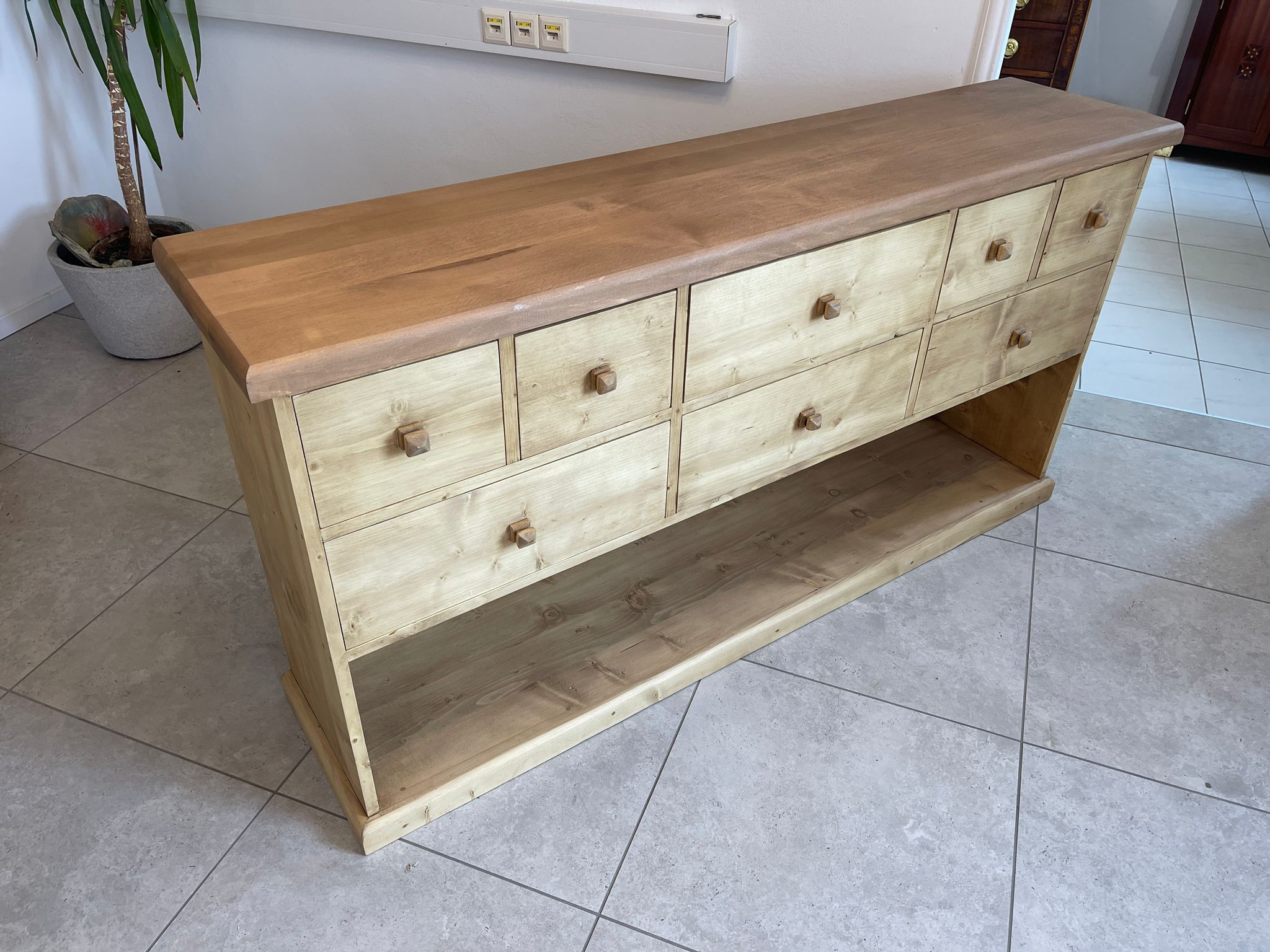 6e4f3b0a-4cf6-4dde-b54d-e0e02340502f urige massive 8 Ladenkommode Apothekerschrank A4115