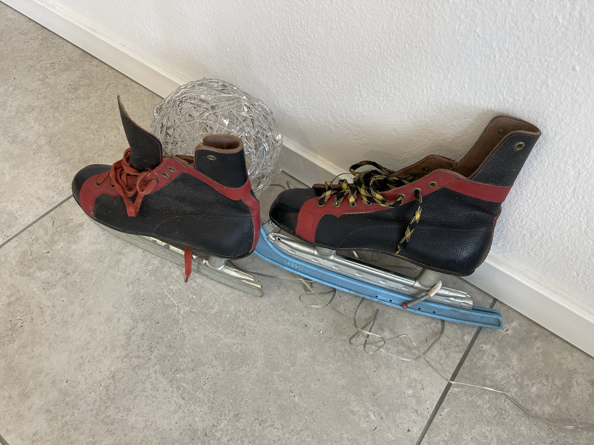 Biedermeier-Barock_40IRla465YTGKZ6 Retro Eislaufschuhe Schuhe Oldschool 1970 B1366