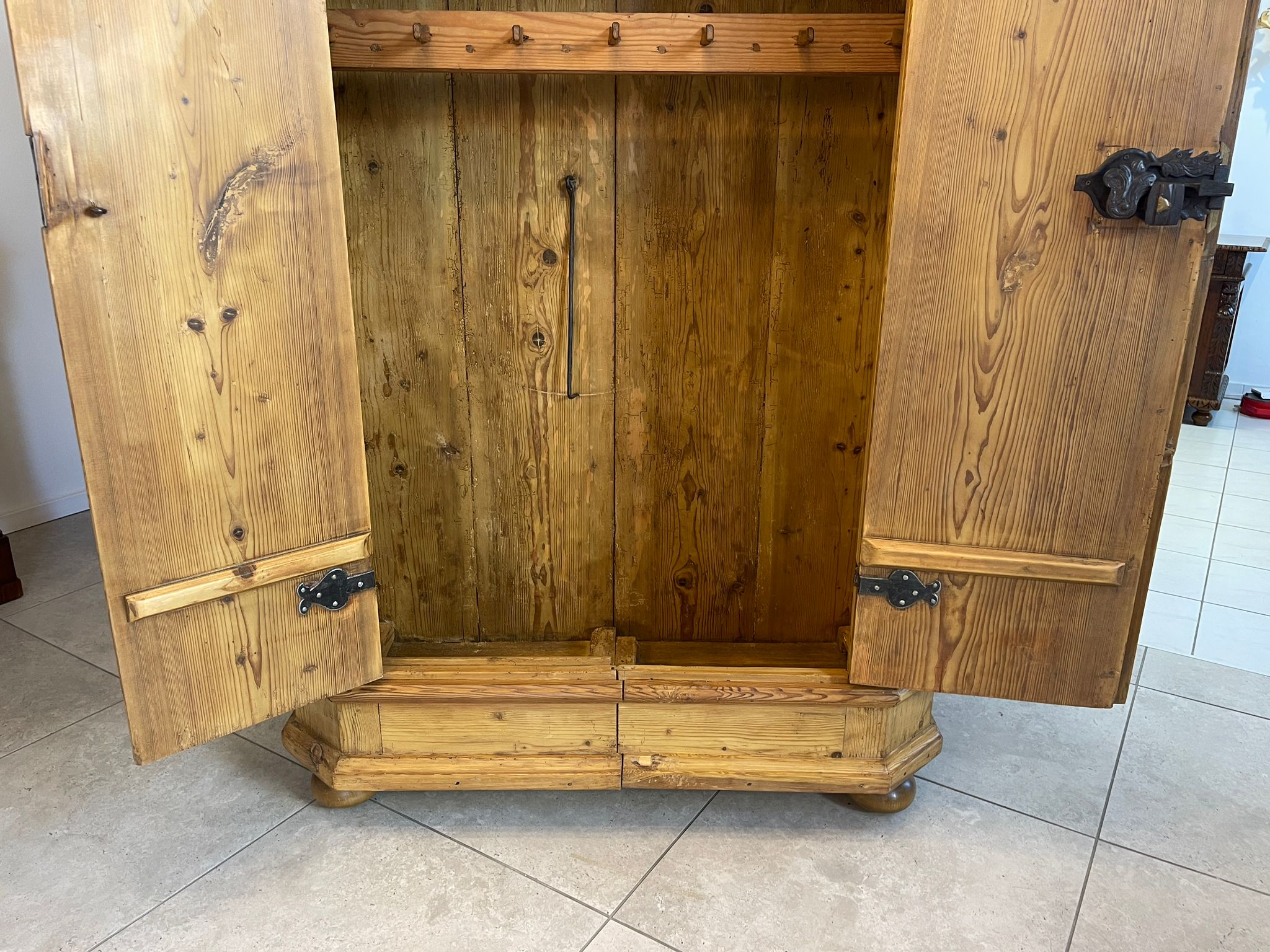 dfc06620-812a-4b7d-8537-1a7b37c8c461 Bauernschrank Barockschrank Barock Hallenschrank Kasten A4975