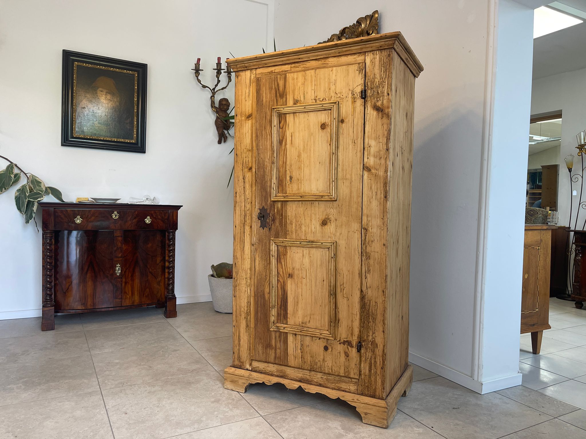 052dea05-e68f-45fa-ba84-1c4eec6ed4f0 uriger Barocker Almerschrank Brotschrank Ladenschrank A4860