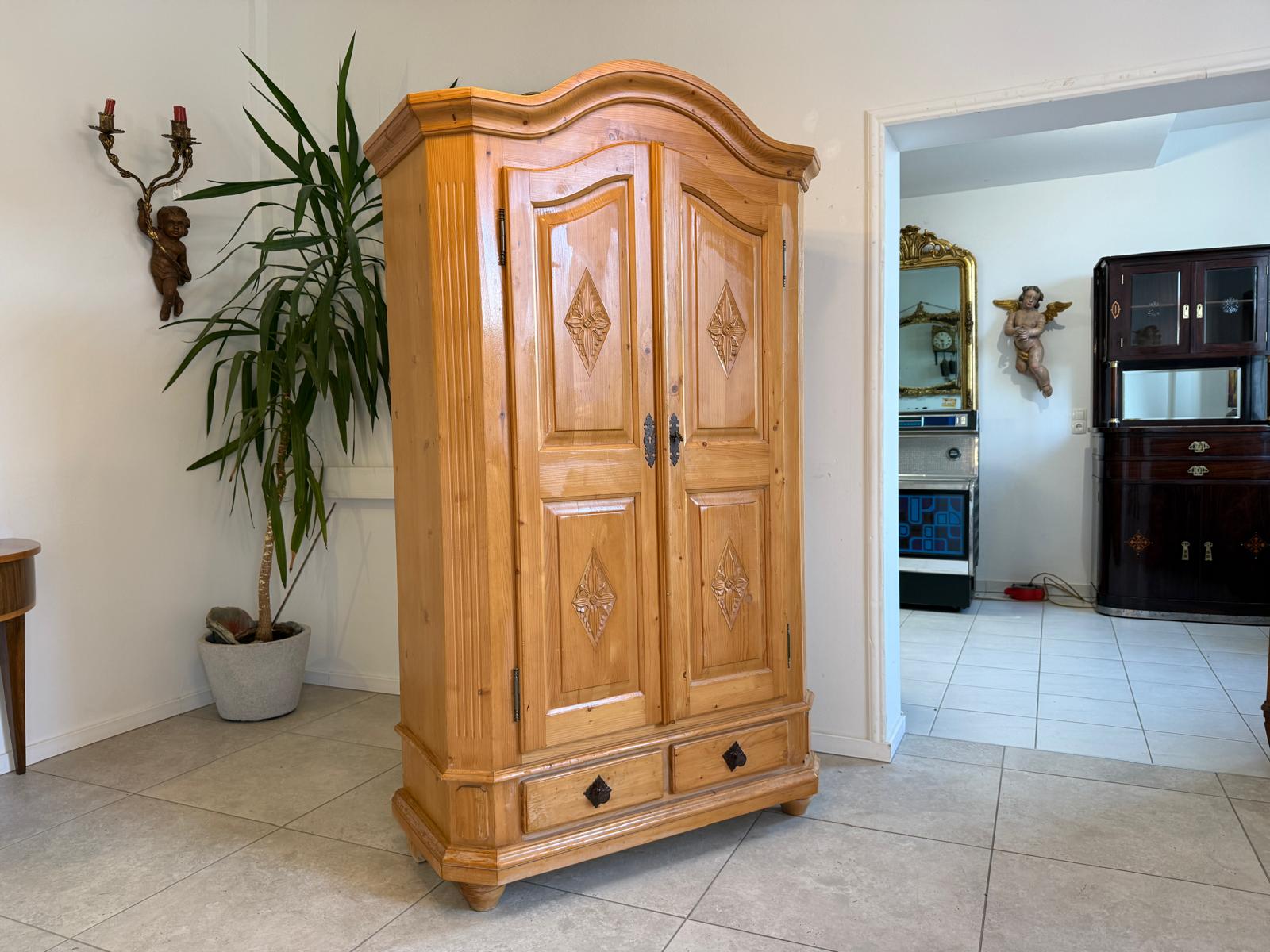 Traum Bauernschrank Landhausschrank Barockstil Kleiderkasten G1042