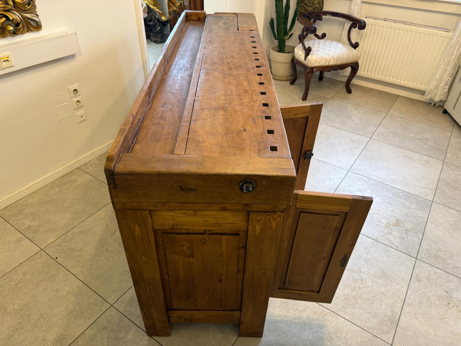 Historische Hobelbank Werkbank Pult Tresen Ladenschrank Designerstück D1246