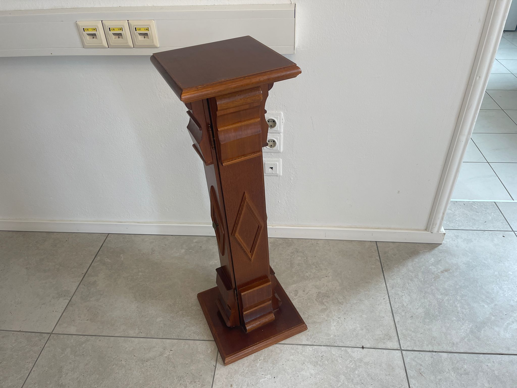 b1c83cd4-5e6e-42af-a155-b552c39acfc6 Traum Postament Säule Podest Biedermeier Stil A4841