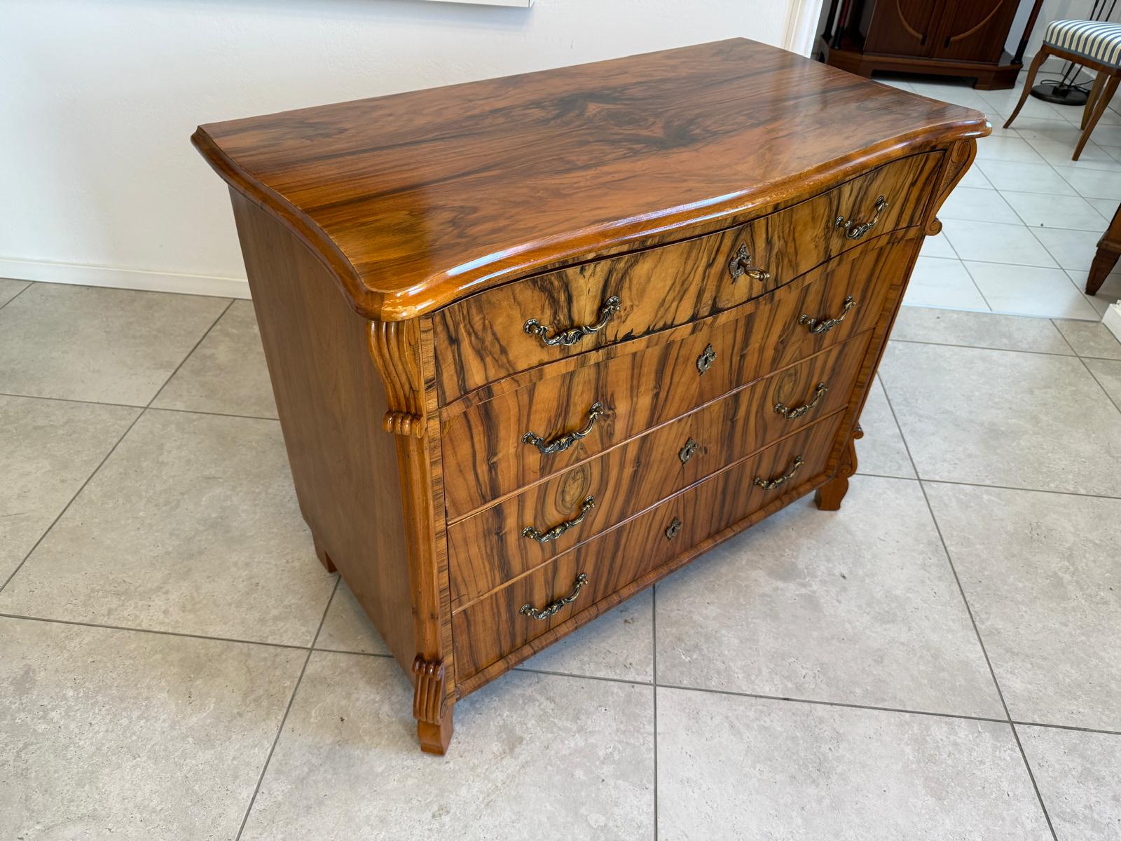 Originaler Nussholzfurnierte Spät Biedermeier Kommode G1788