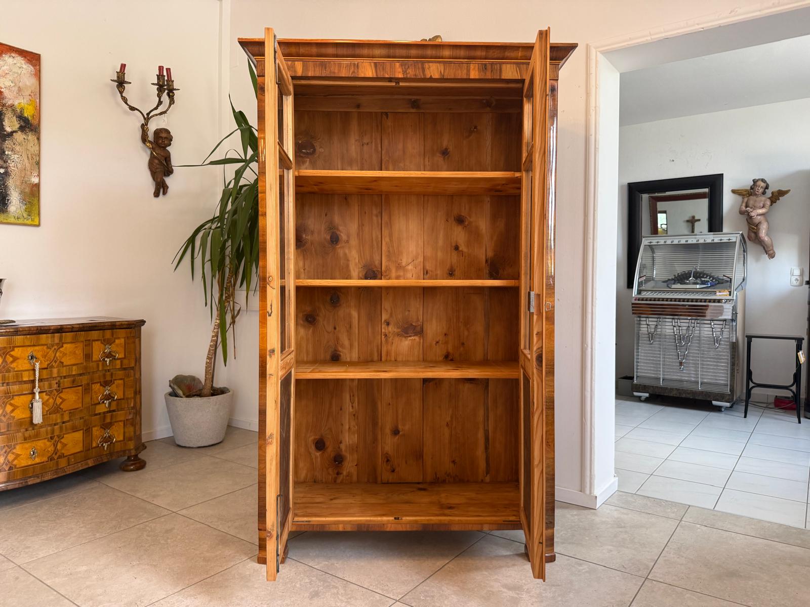 Biedermeier Vitrine Bücherschrank Restauriert Nussbaum Antiquität SALE D2675