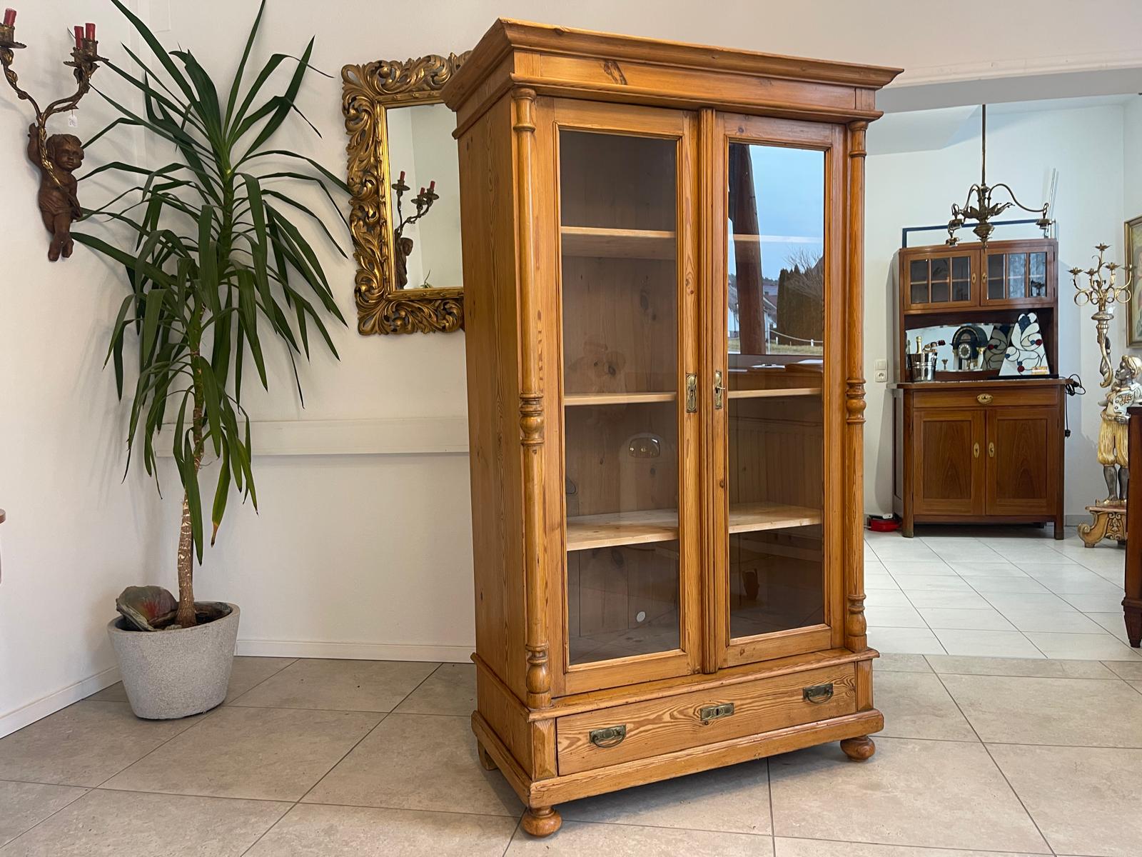Bäuerliche Vitrine Bauernvitrine Bauernschrank Naturholz Bücherschrank Bauernmöbel G1155