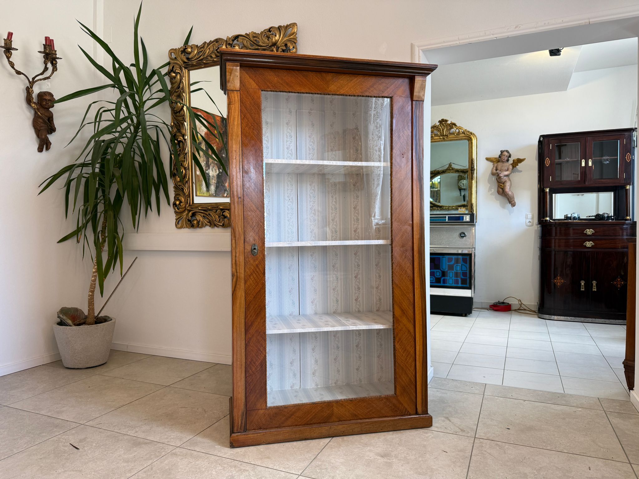Biedermeier Vitrinenschrank Glasschrank Nussholz Kleiderschrank D2280
