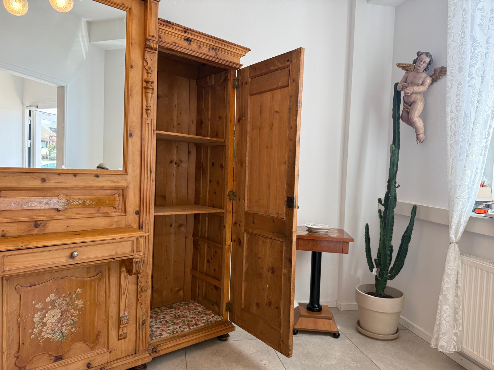 Bäuerlicher Zirbenholz Garderobenschrank Dielenschrank Bauernmöbel  G1957