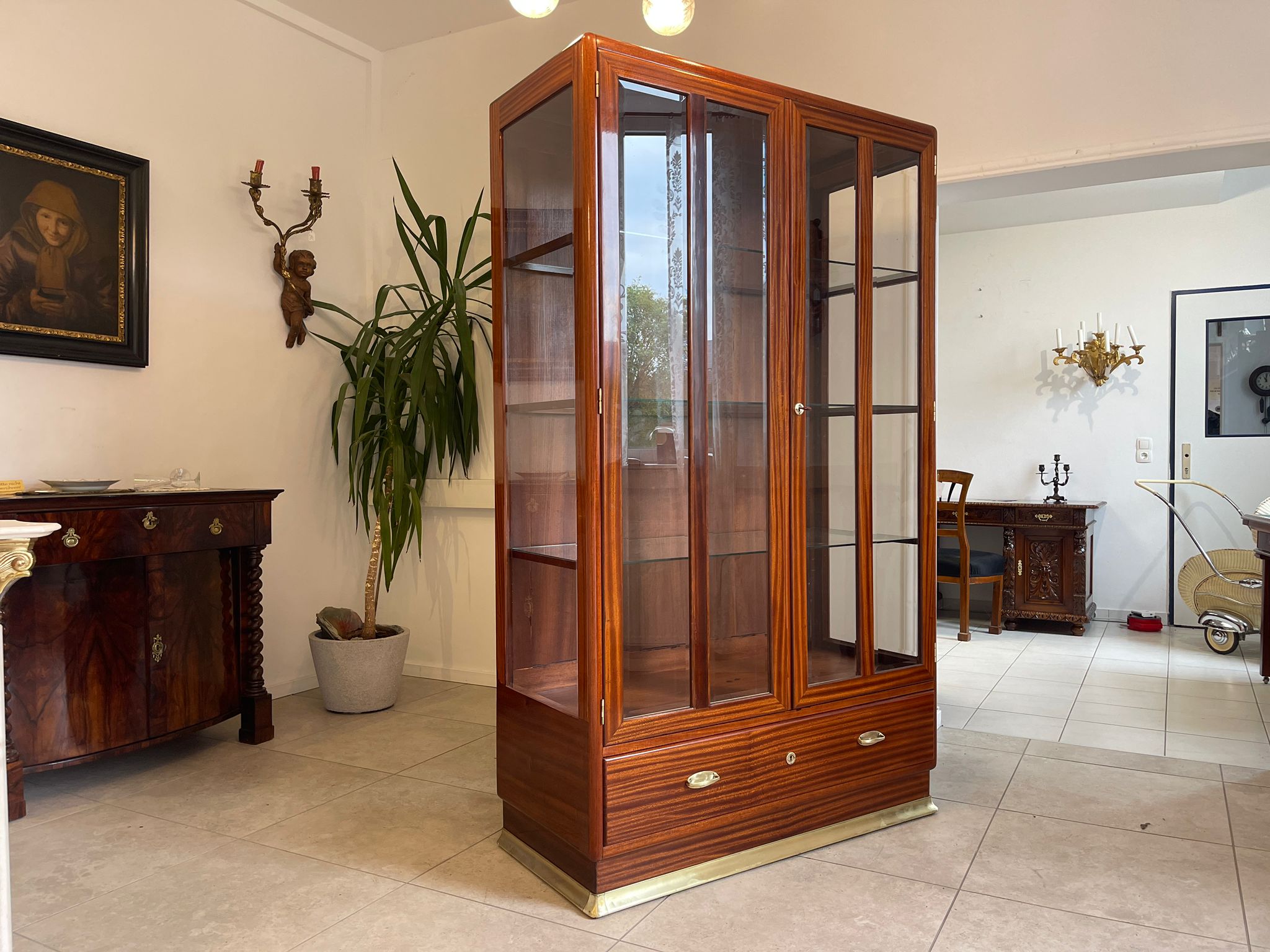 033d8c61-3af3-4aa3-a074-1e578596ded9KuA0SqJ9l26UM Restaurierter Jugendstil Vitrine Bücherschrank Vitrinenschrank Antik A4927