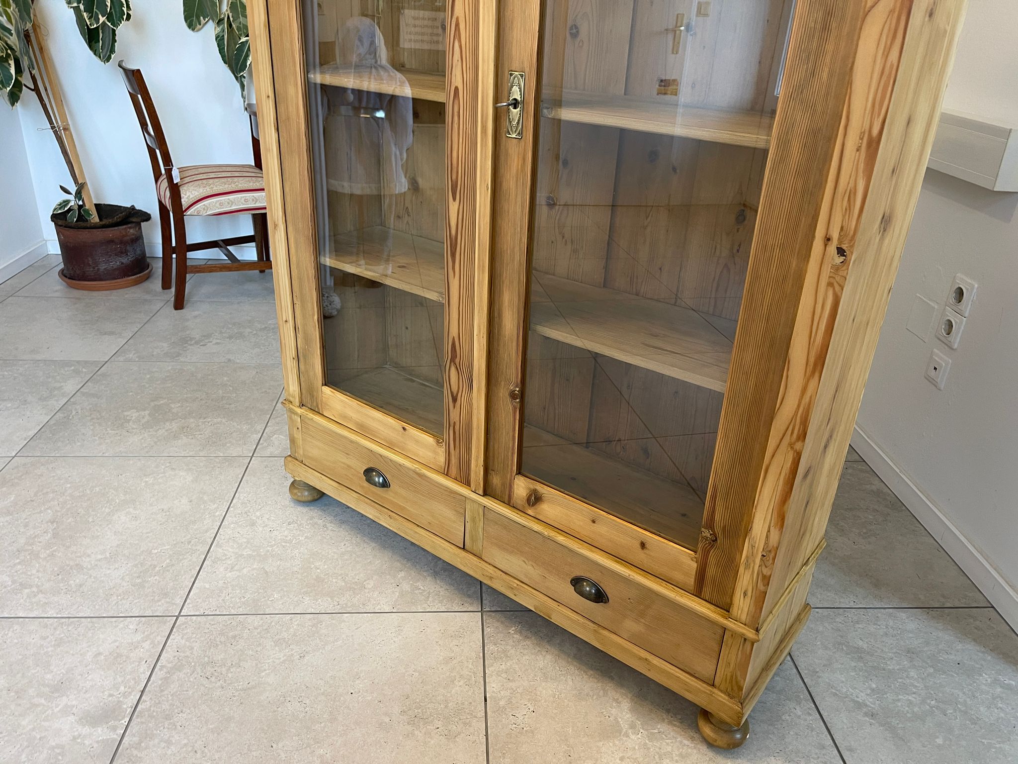 94c82ba8-506c-4ab4-ab66-381684c7910b Restaurierte Jugendstil Vitrine Bauernvitrine Bauernschrank A5094