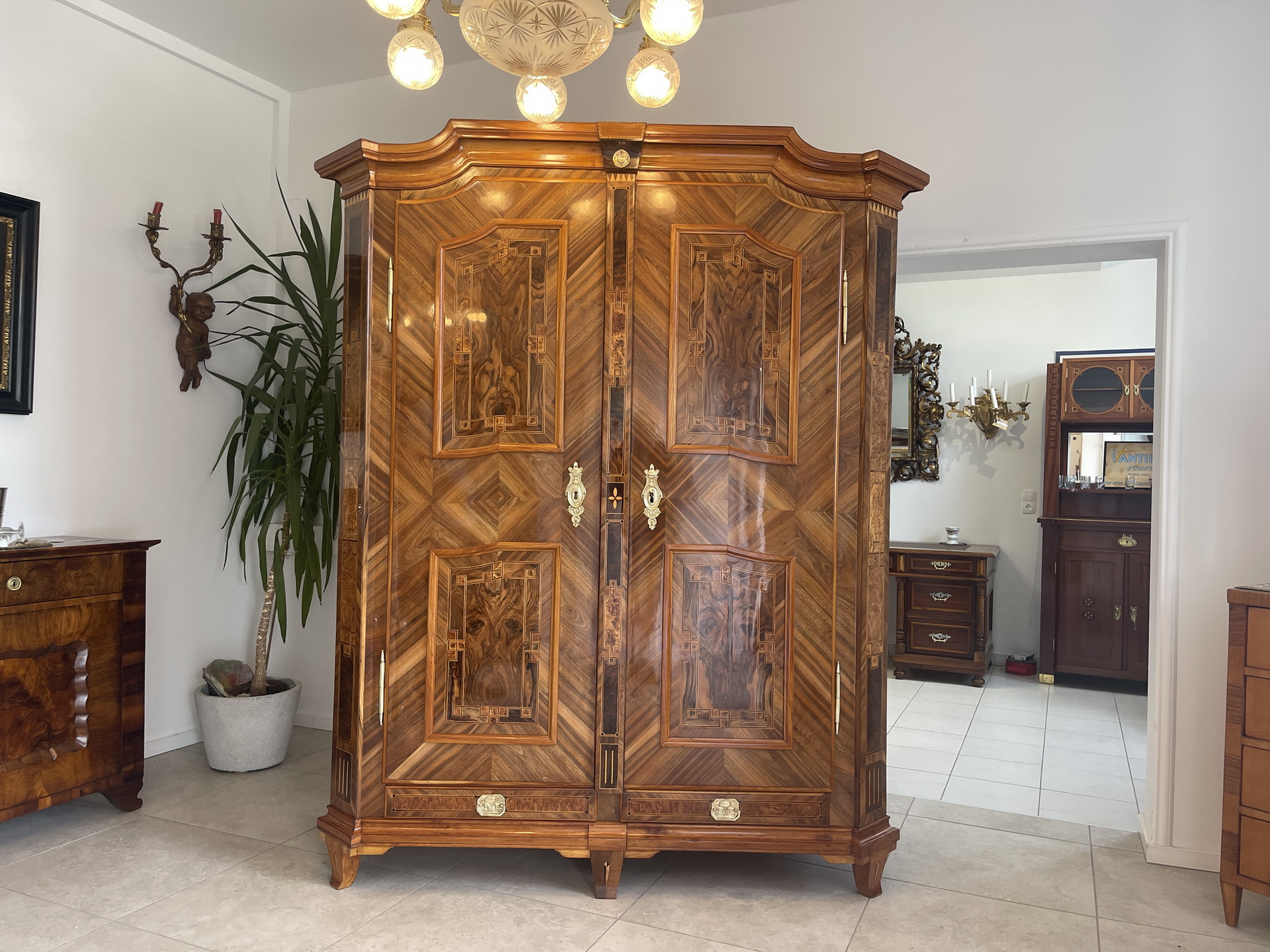IMG_8587 Barocker Hallenschrank Barockschrank Maria Theresienschrank Antiquitäte Rarität A4418