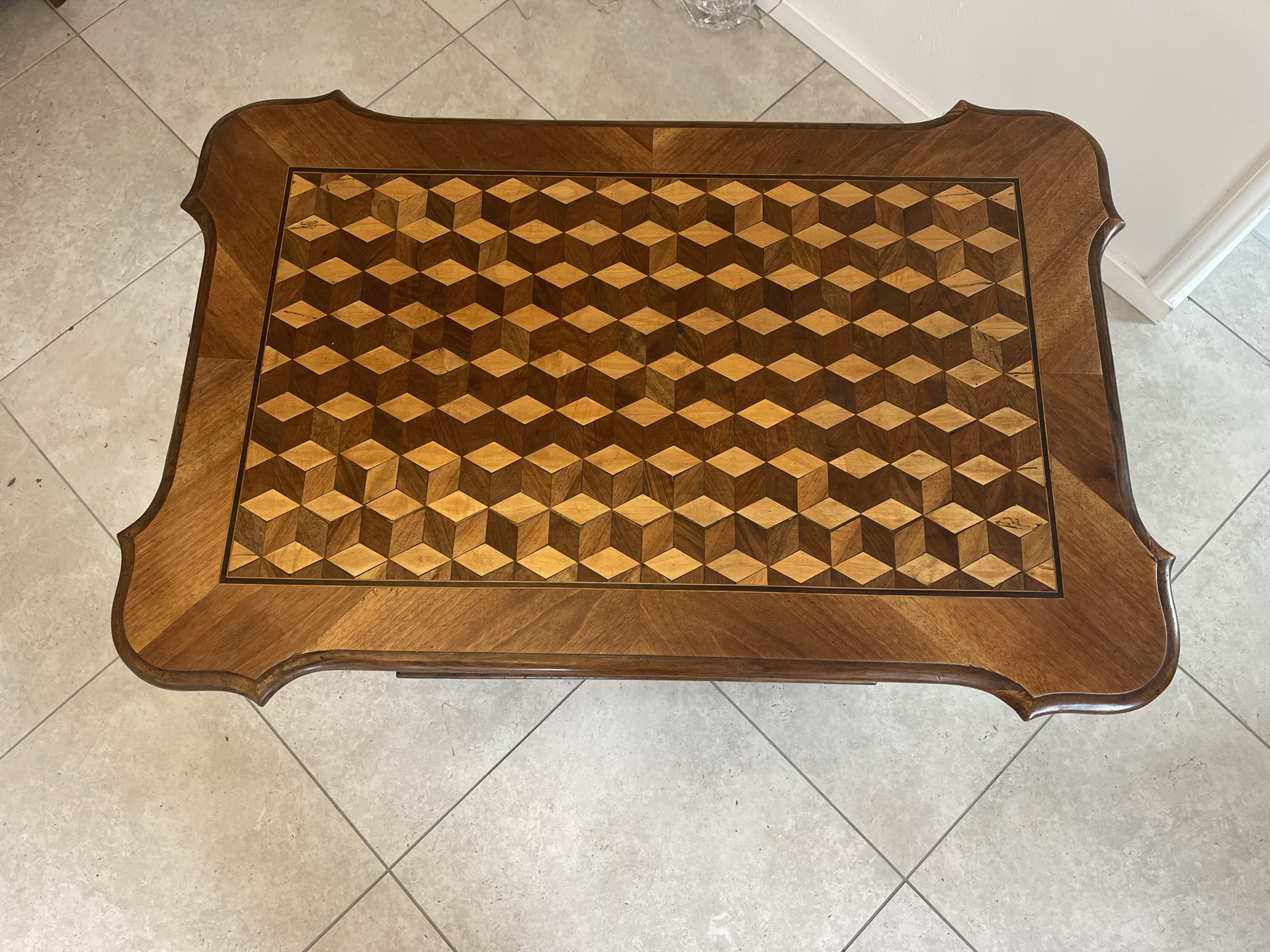Waffenschrank-Bauernkasten_69 Originaler Barock Tisch Antik aus Nuss, Spieltisch, sehr schöner Zustand B1111