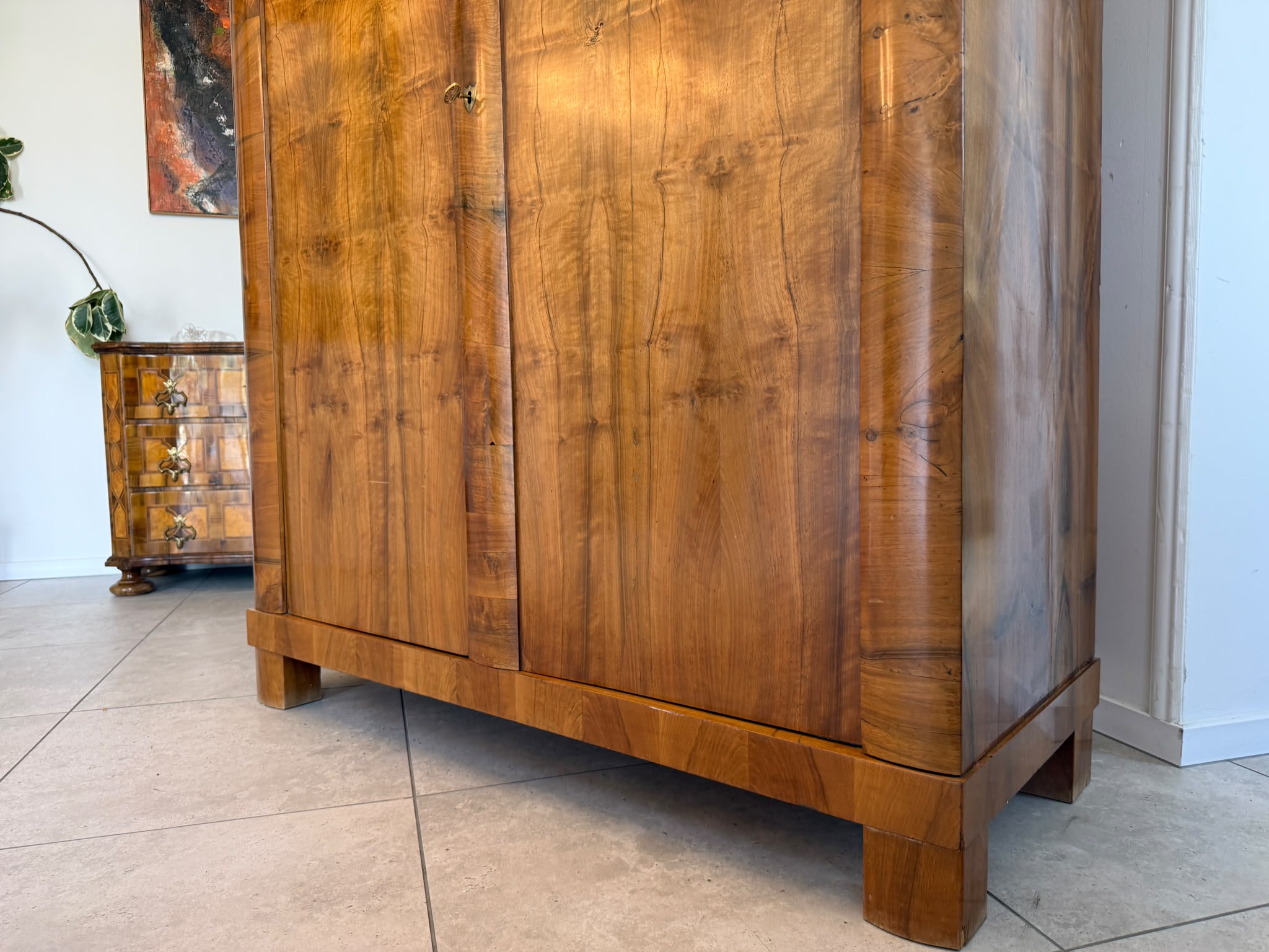 Originaler Biedermeier Schrank mit Nussholz-Furnier Antiquität D2625