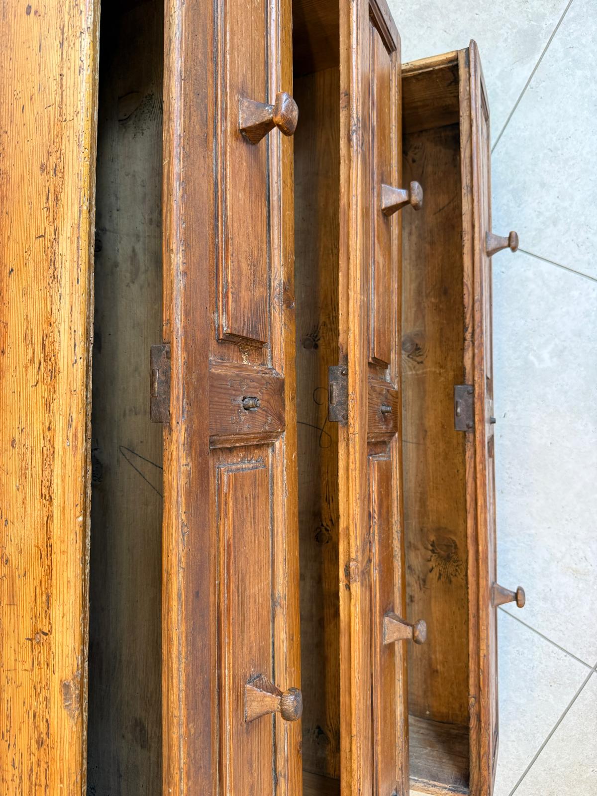 Bäuerlicher Bücherschrank Vitrine Bauernvitrine Bauernschrank Naturholz D2323