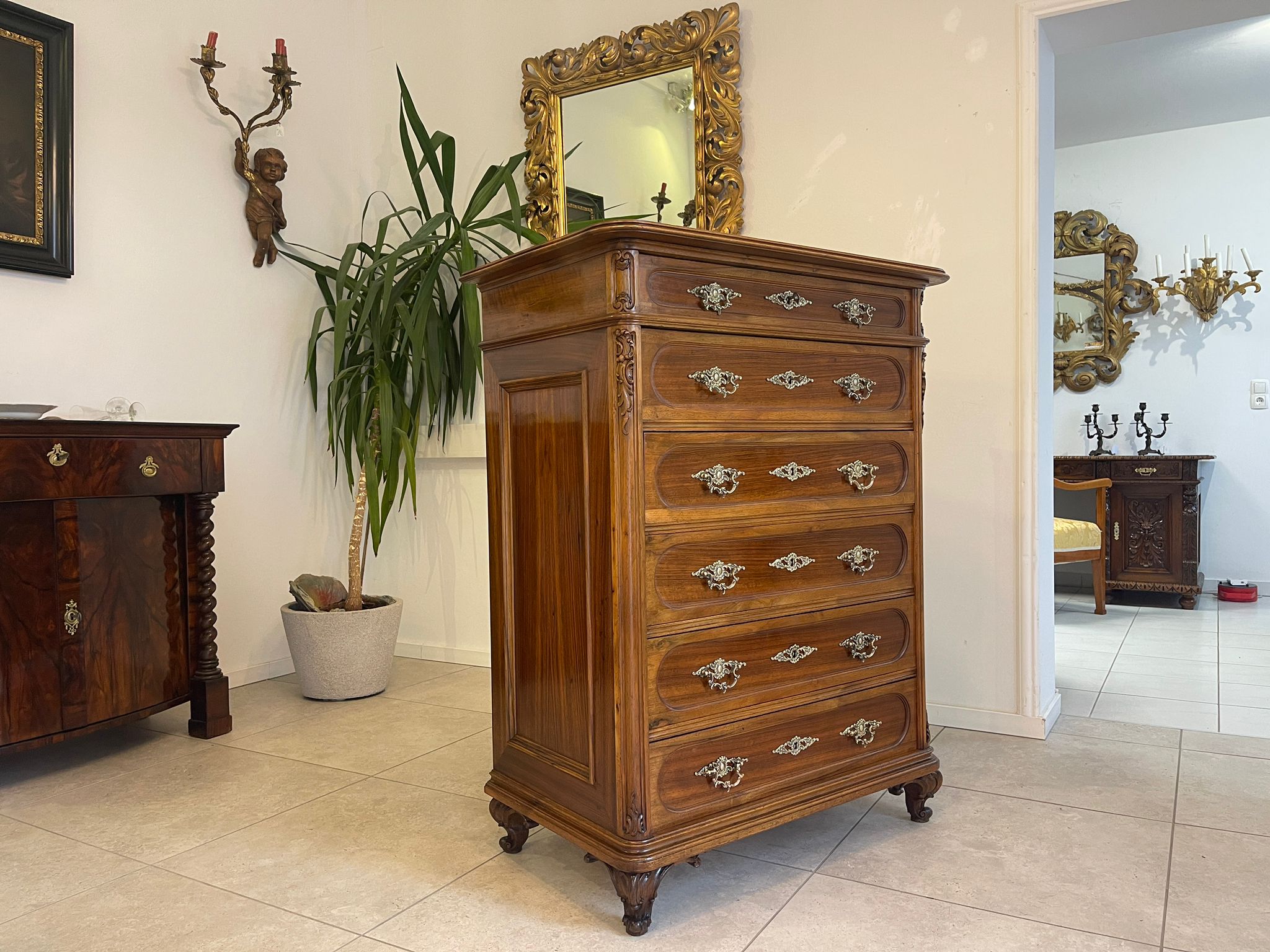 f0350279-98e0-4edc-ac10-684269ec3f6e Gründerzeit Wochenkommode Nussholz Ladenschrank Restauriert A5005