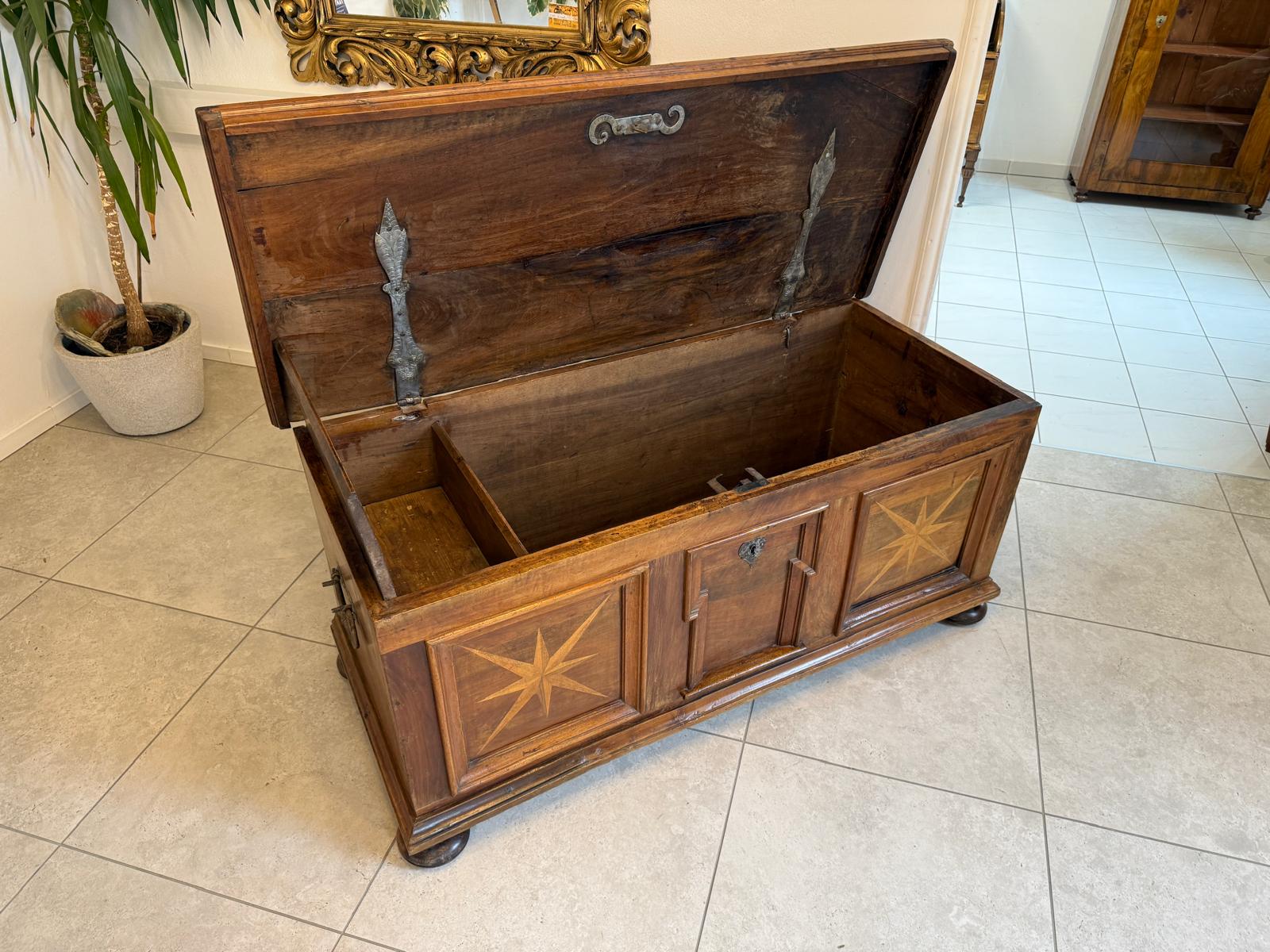 Authentische Barock Truhe Eisenbeschlagen Hartholz Antiquität G2222