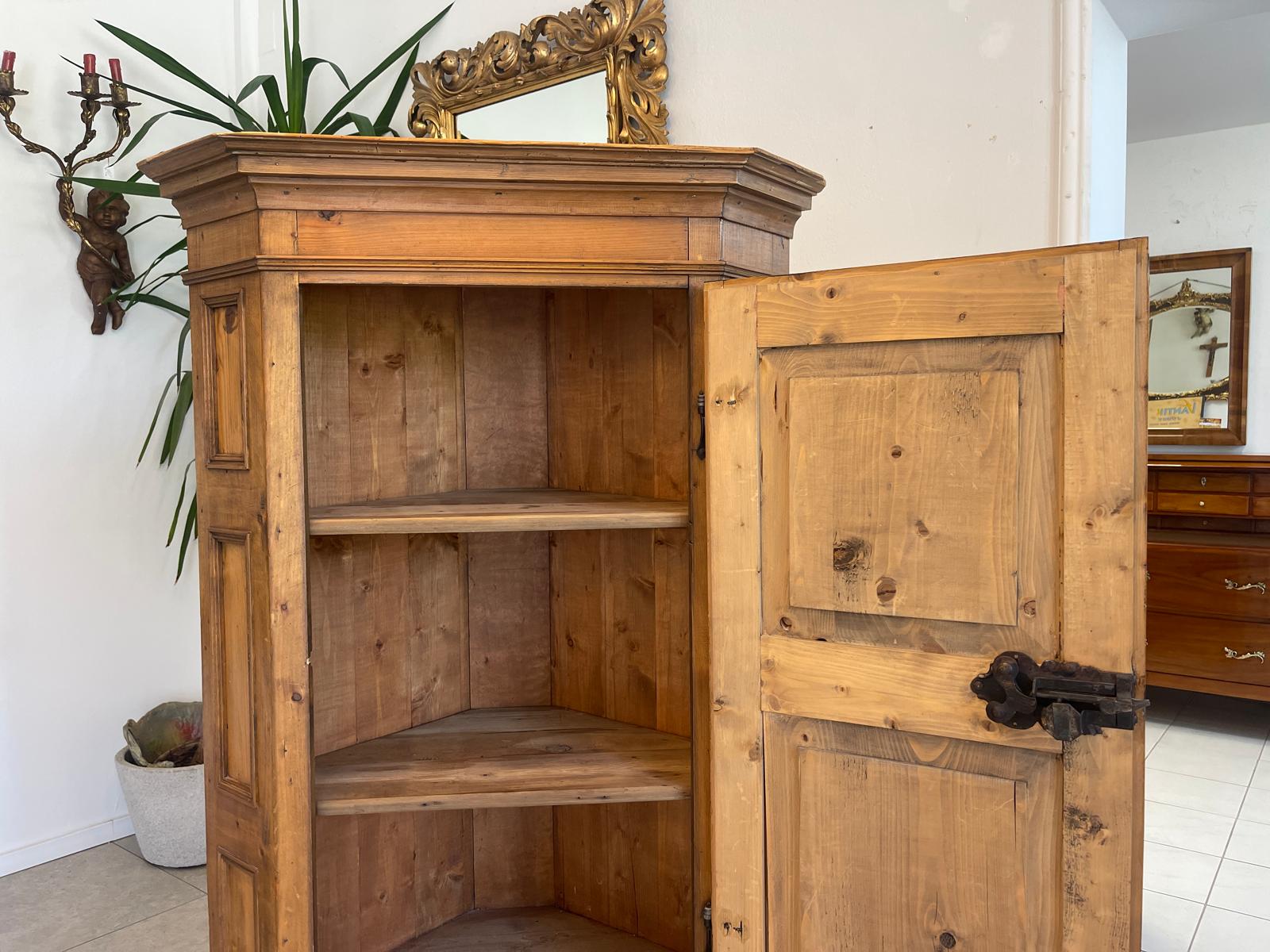 bäuerlicher Eckschrank Naturholz Massivholz G1709