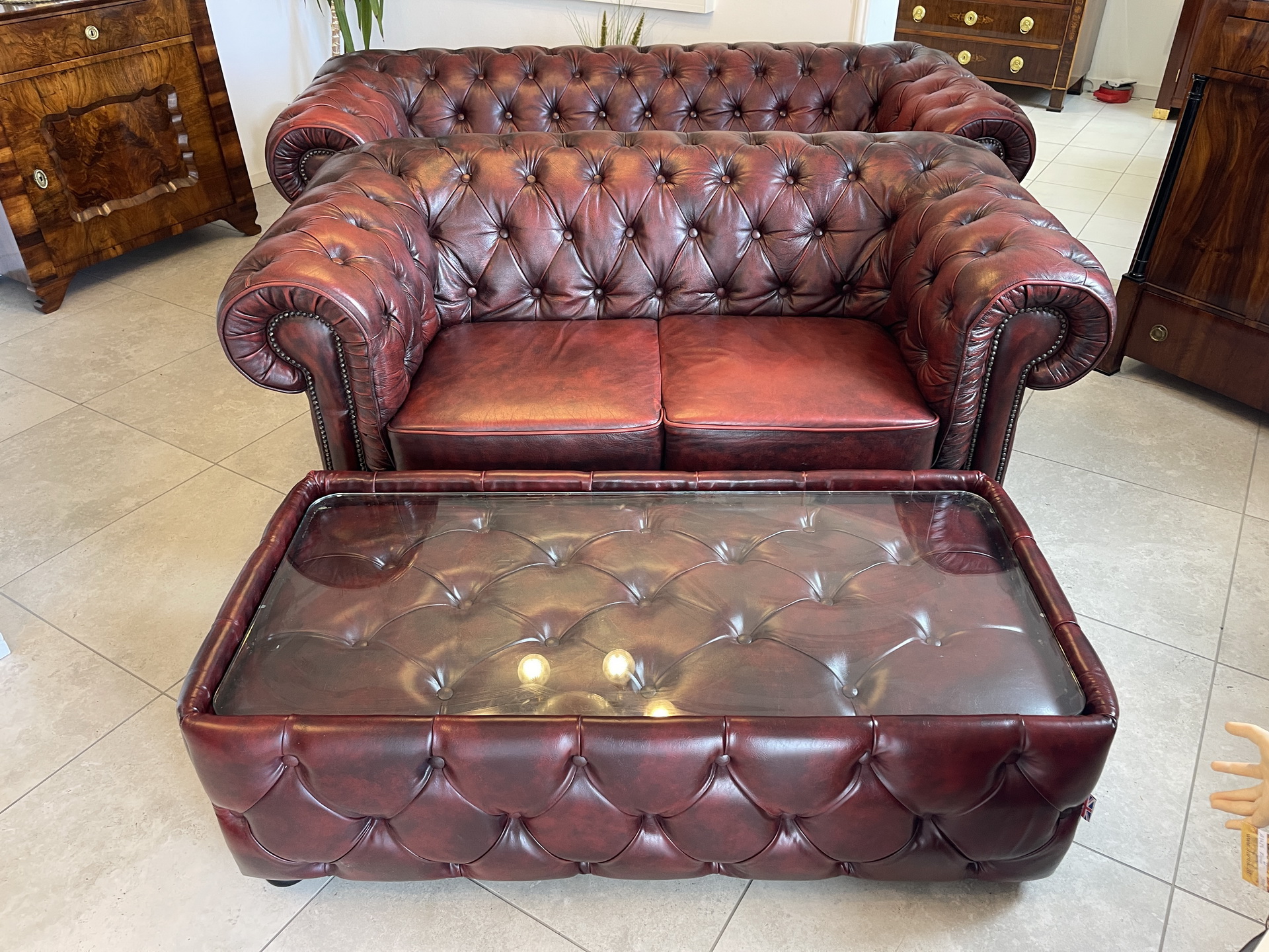 Exclusiver Chesterfield Couchtisch aus Leder, Oxblood Red,  klassisch, stilvoll A4288