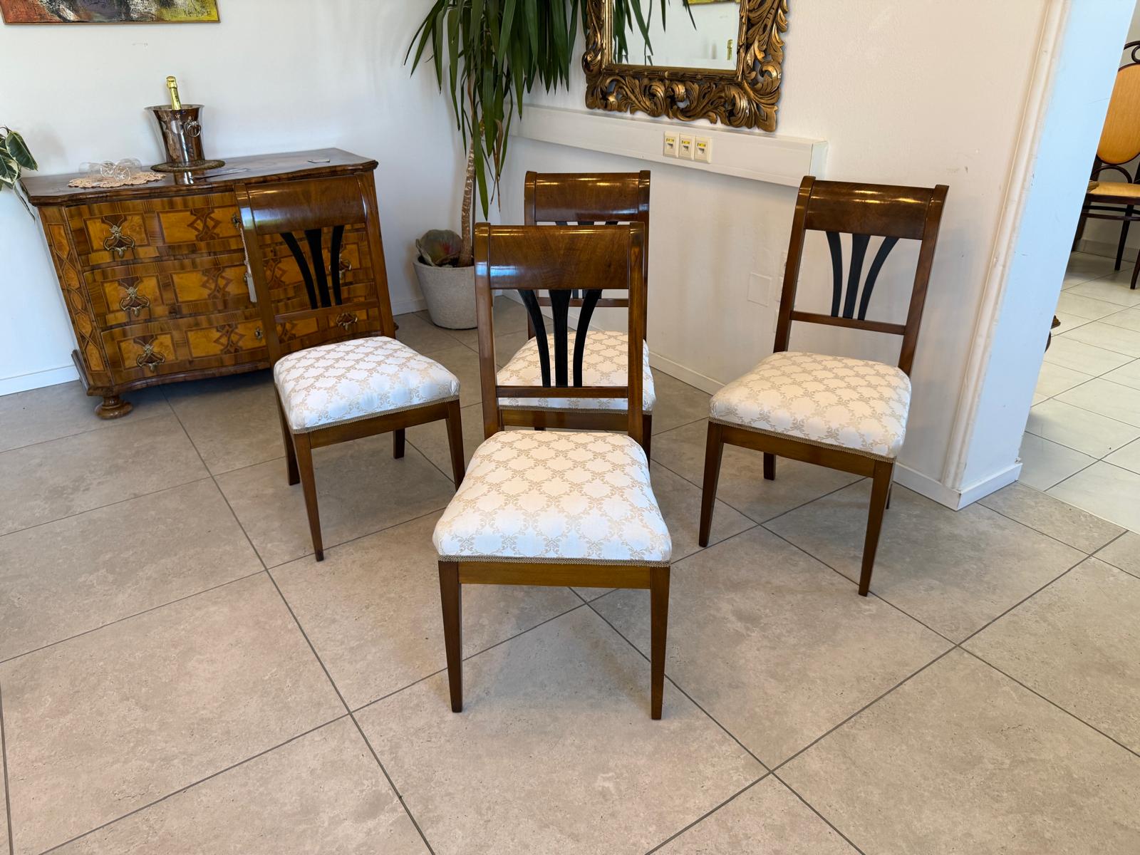 4 Stk. Biedermeier Sessel Stühle Antiquiäten Nussholzsessel D2610