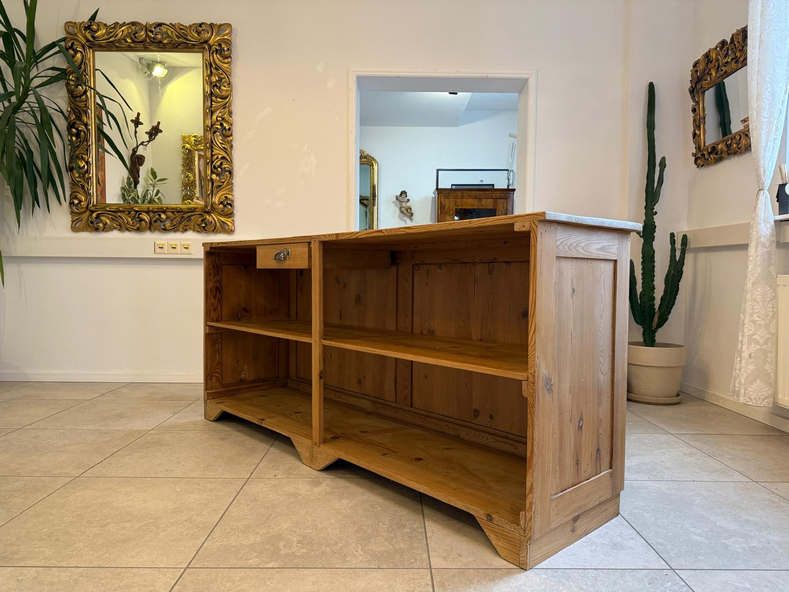 Urige bäuerliche Bar Altholz Vintage Verkaufstheke Schneidertisch G2256