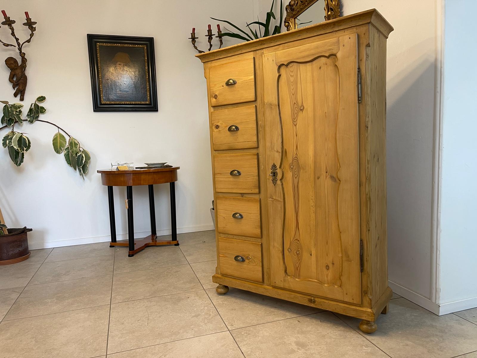 Bäuerlicher uriger Brotschrank Almerschrank Speiskasten Bauernkasten G1247